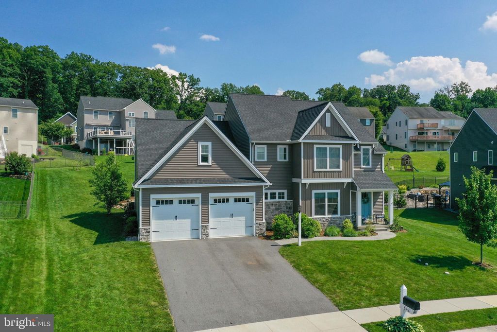 Photo of 642 Golden Eagle Way, Lancaster, PA 17601 (MLS # PALA2047172)