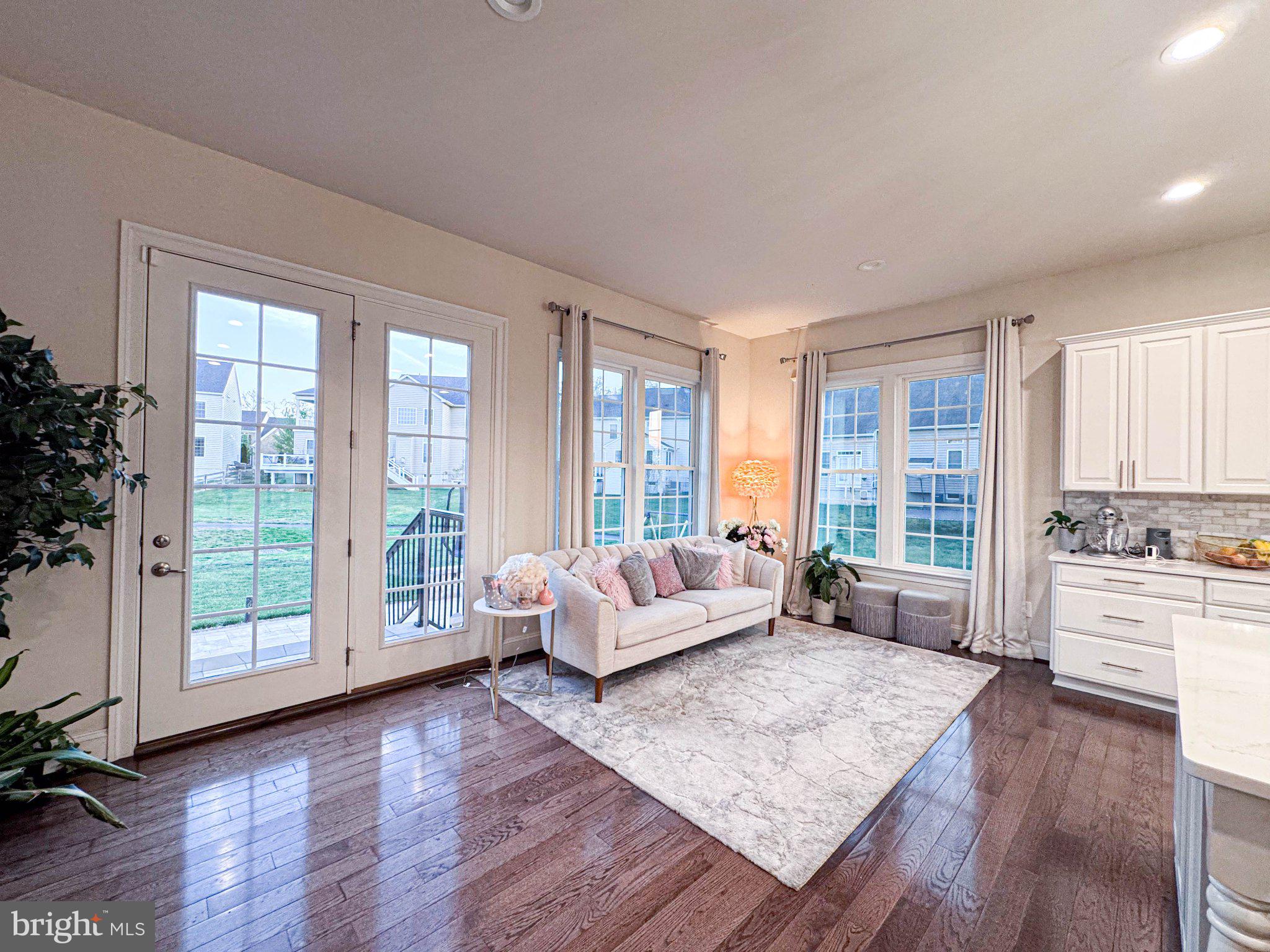 LOUDOUN CROSSING - Residential