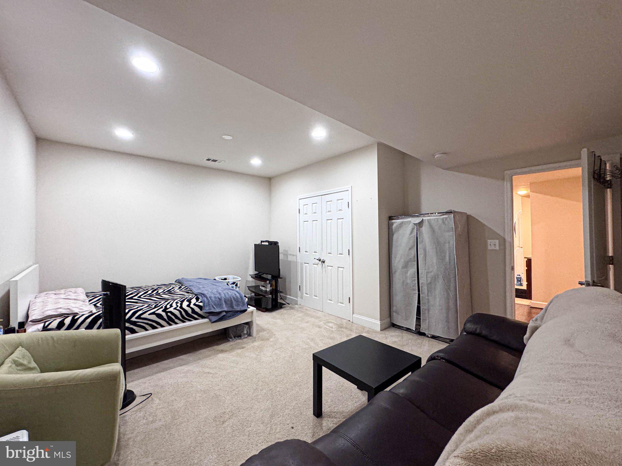 LOUDOUN CROSSING - Residential