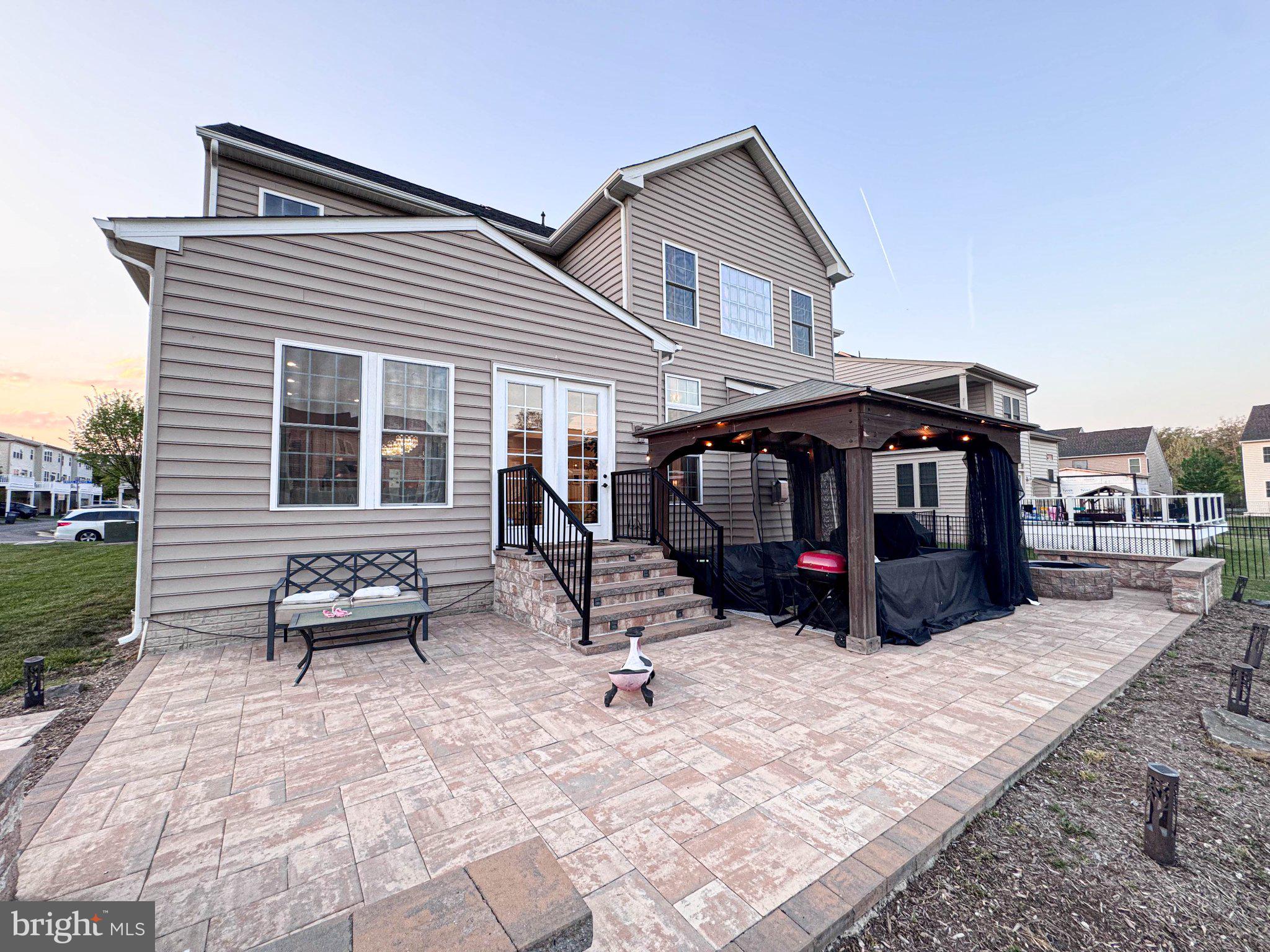 LOUDOUN CROSSING - Residential
