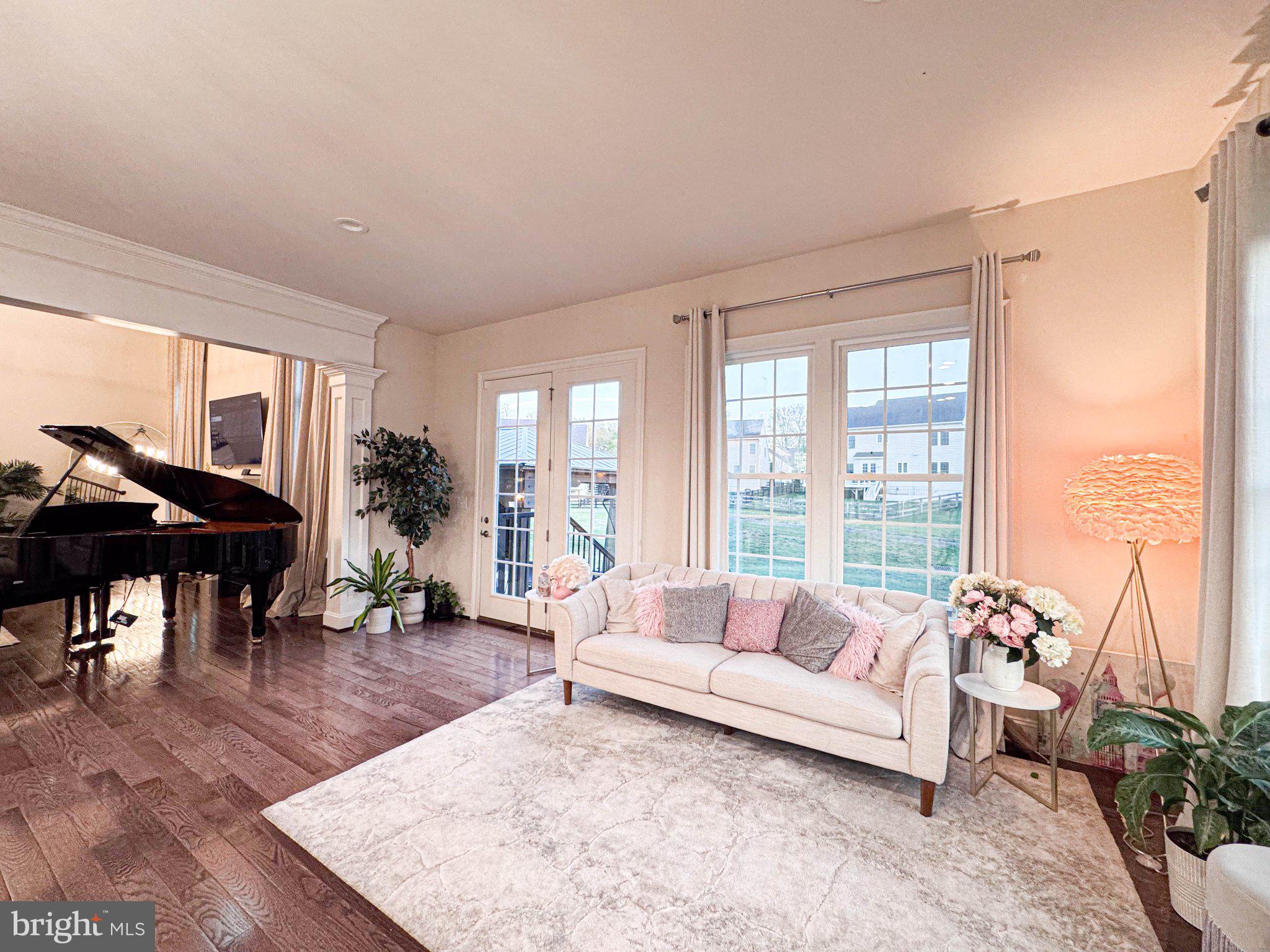 LOUDOUN CROSSING - Residential