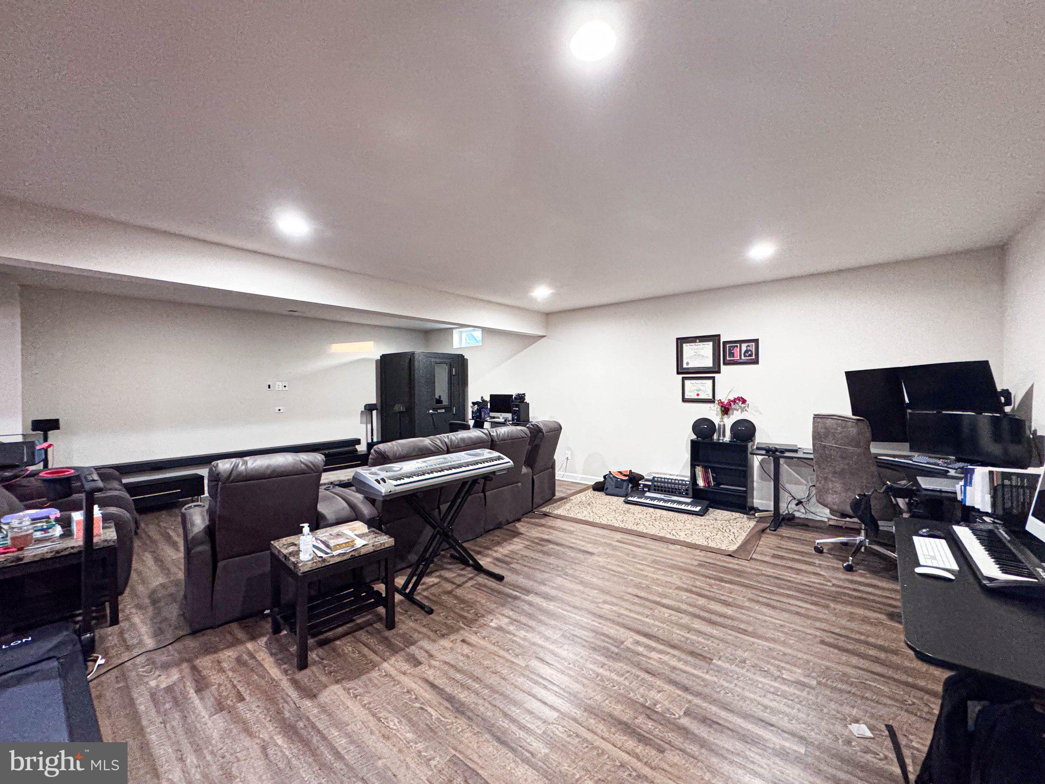 LOUDOUN CROSSING - Residential