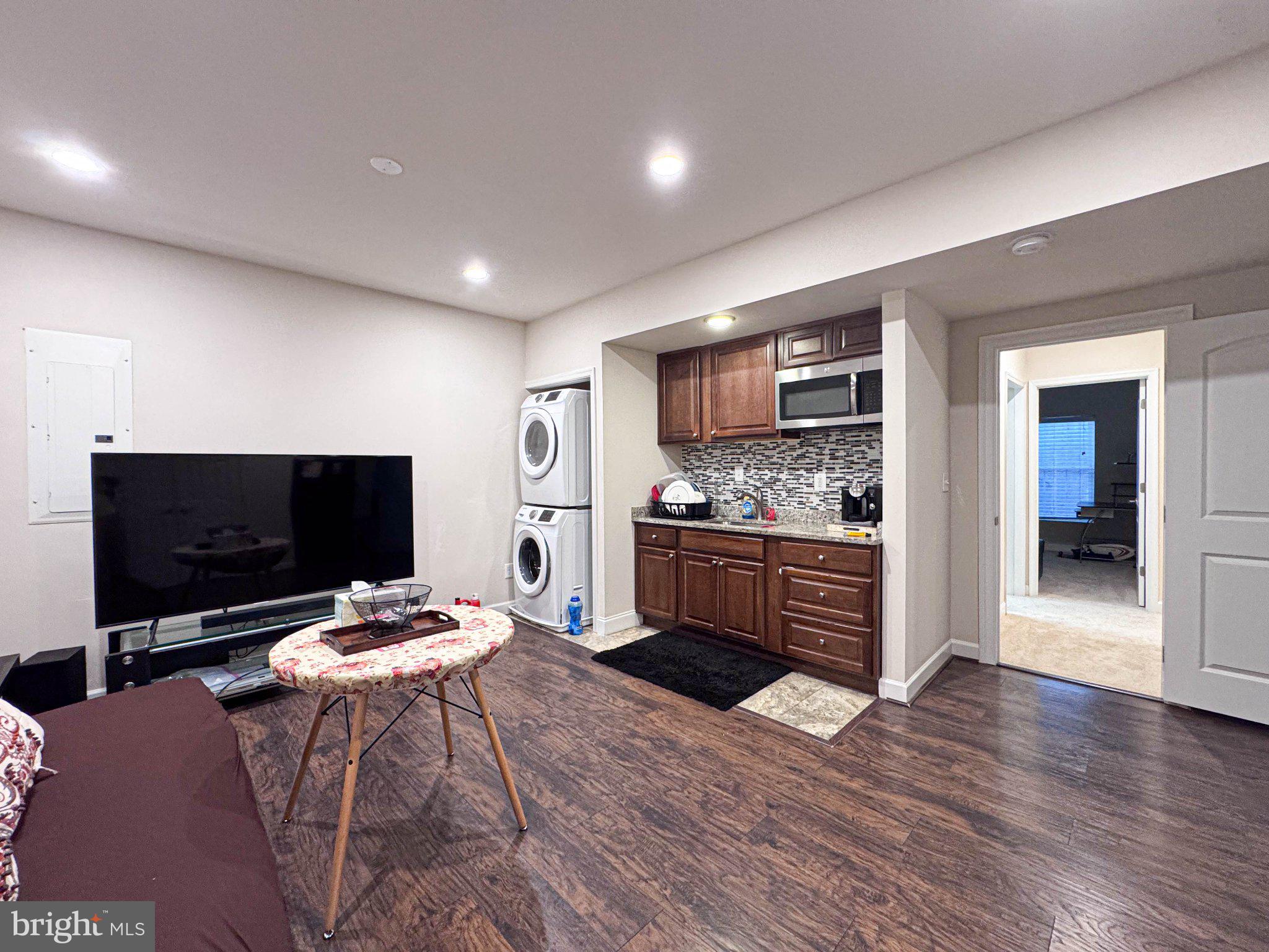 LOUDOUN CROSSING - Residential