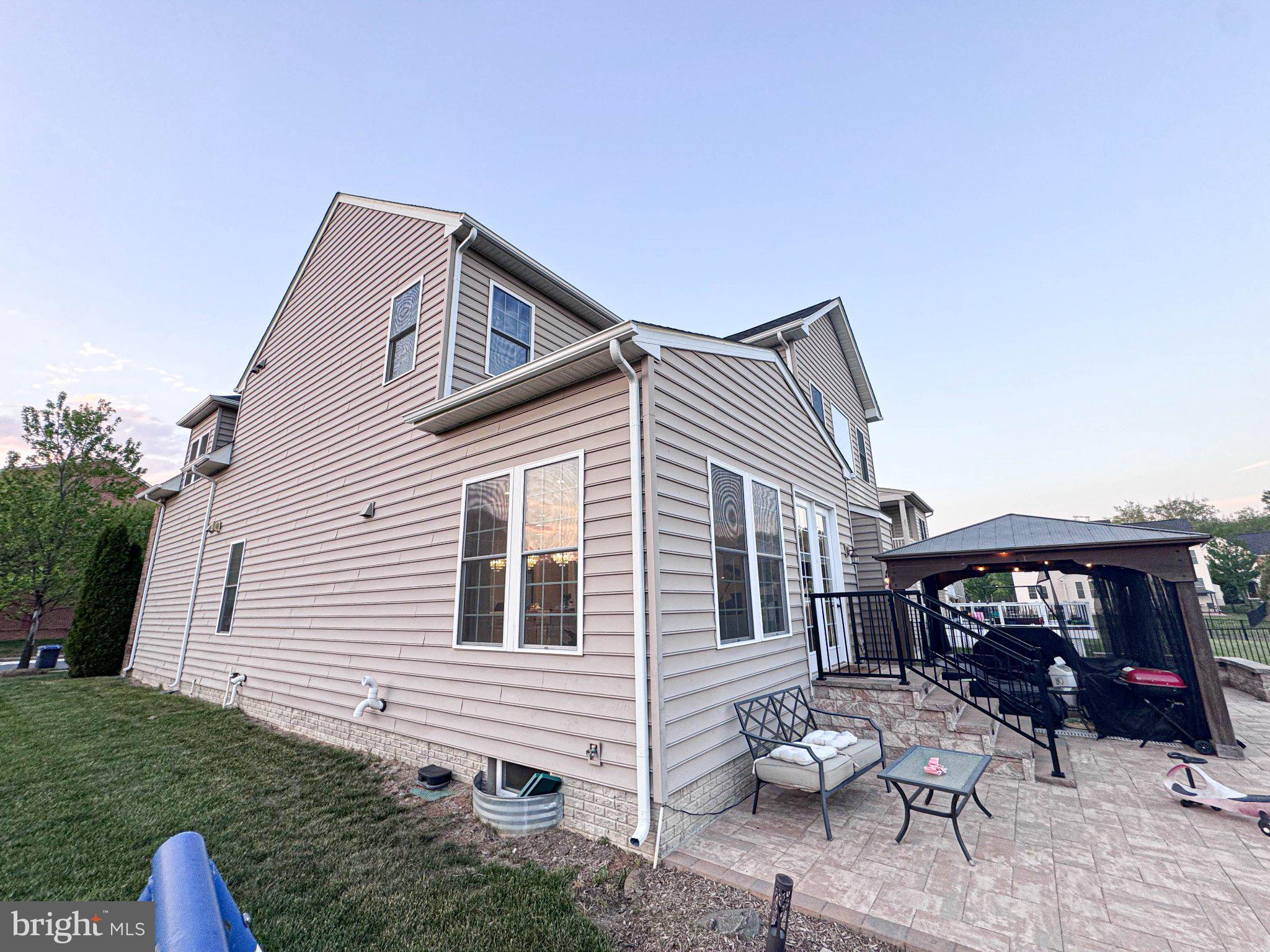 LOUDOUN CROSSING - Residential