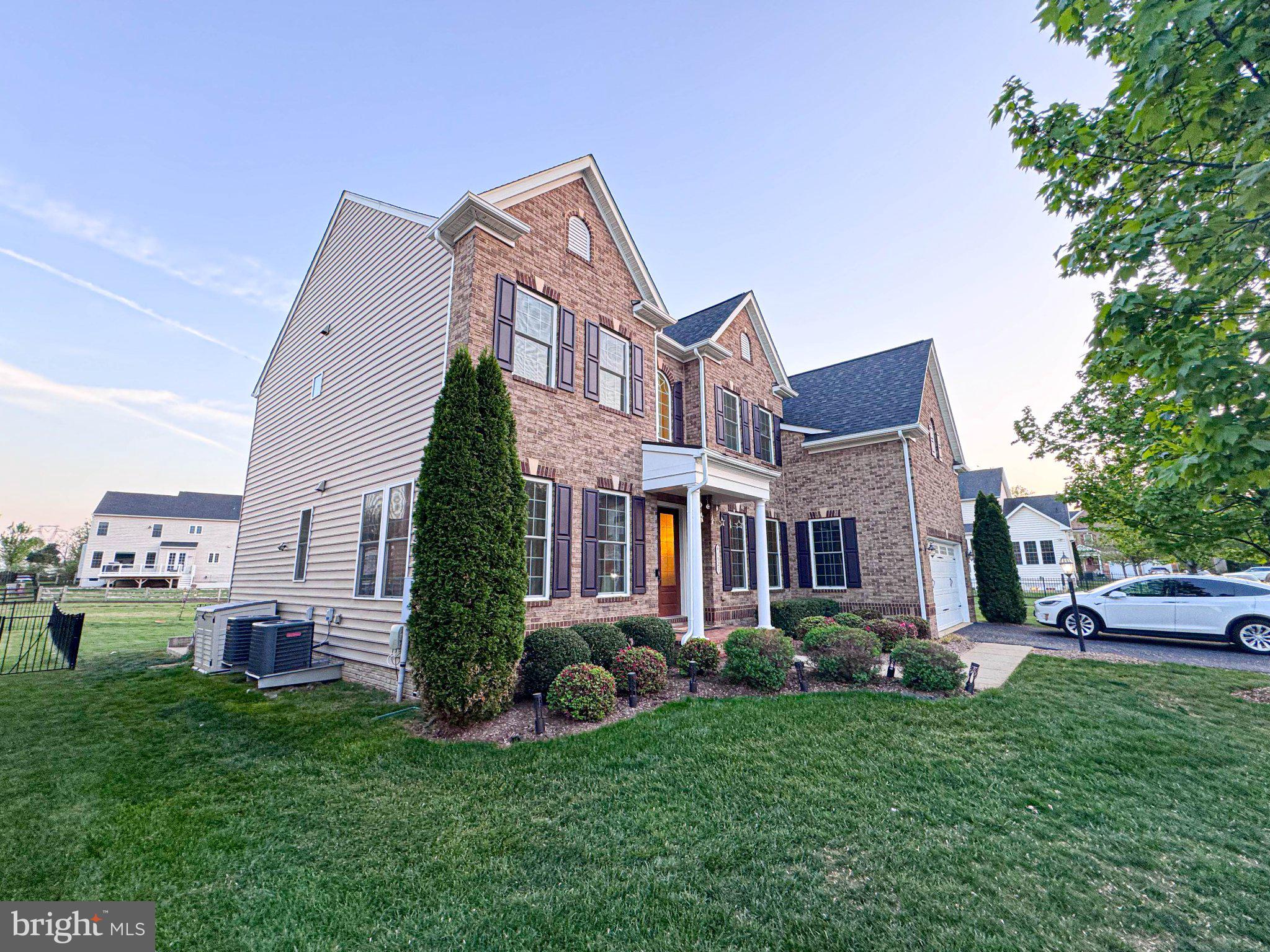 LOUDOUN CROSSING - Residential