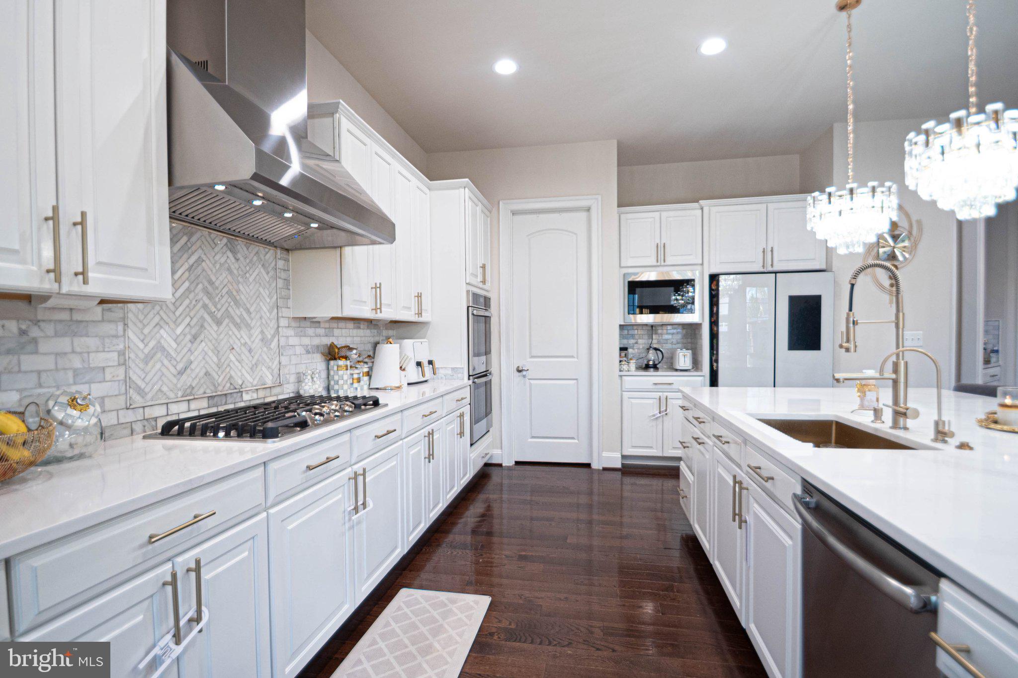 LOUDOUN CROSSING - Residential