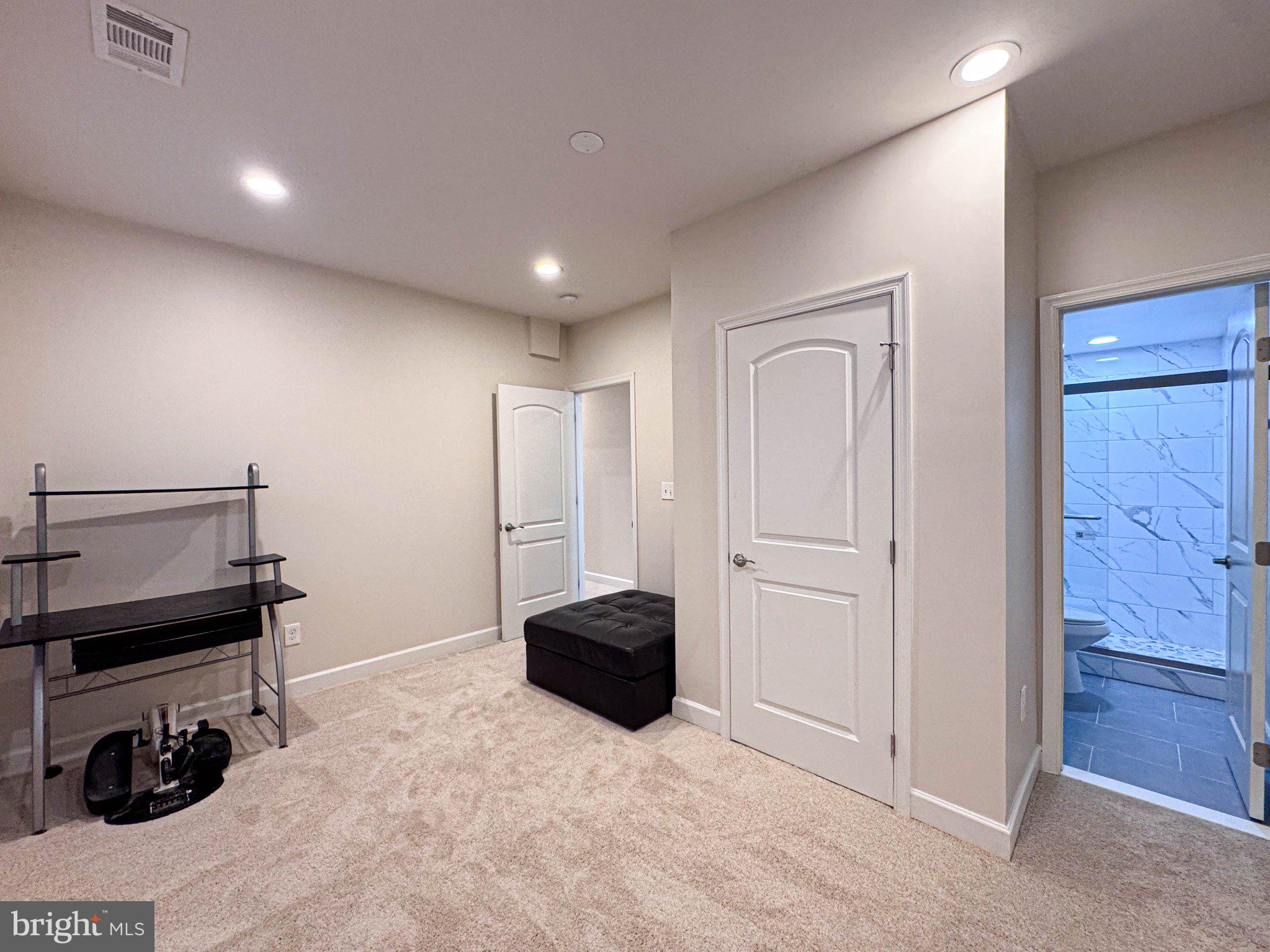 LOUDOUN CROSSING - Residential