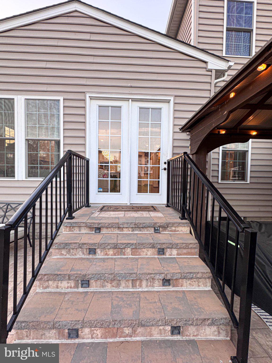LOUDOUN CROSSING - Residential