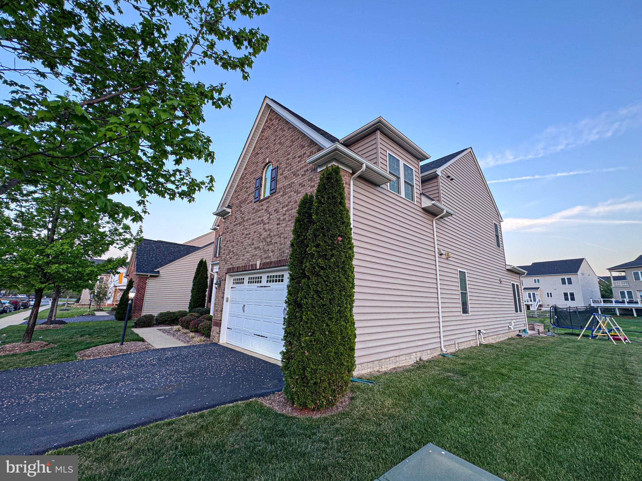 LOUDOUN CROSSING - Residential