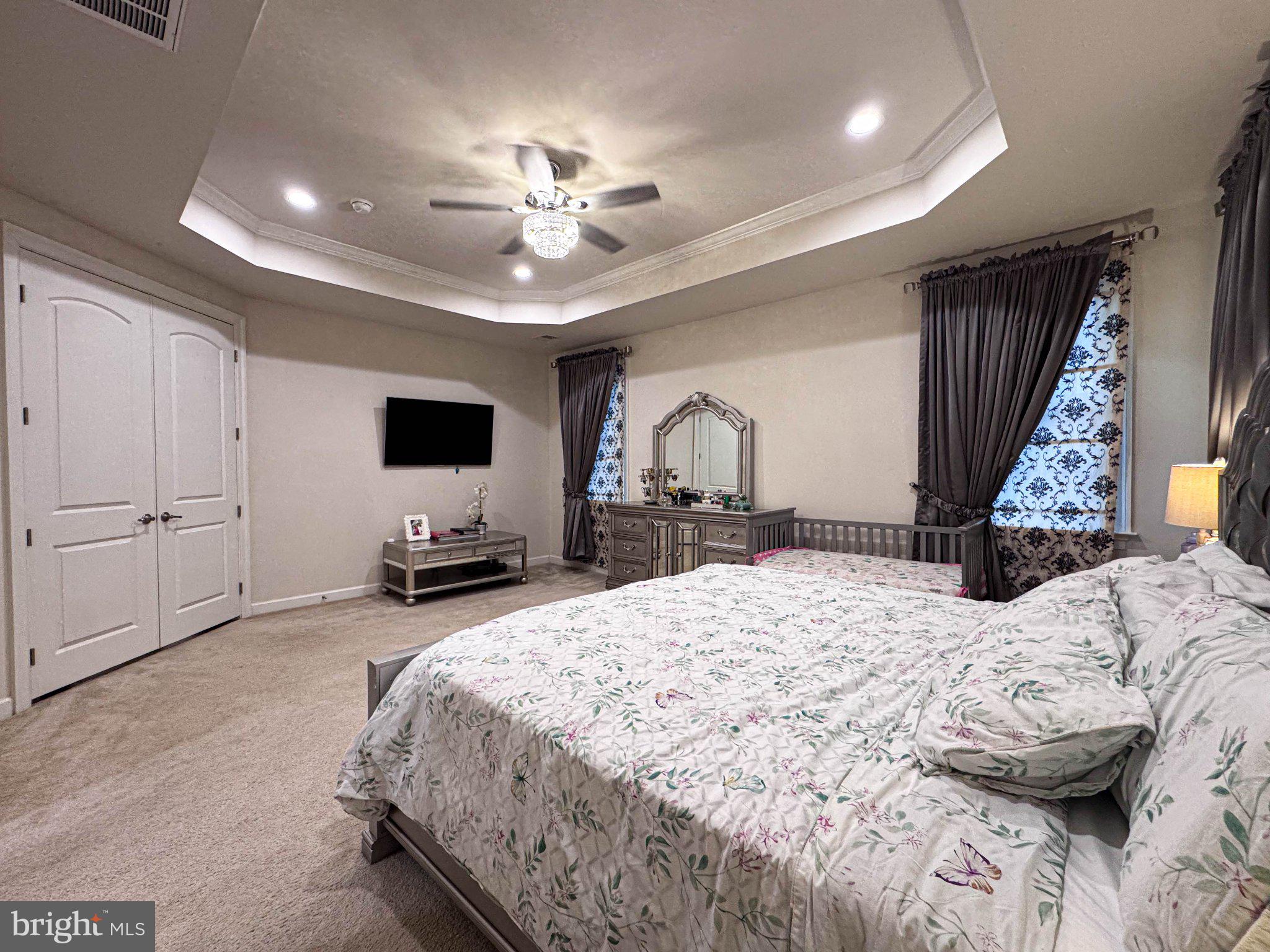 LOUDOUN CROSSING - Residential
