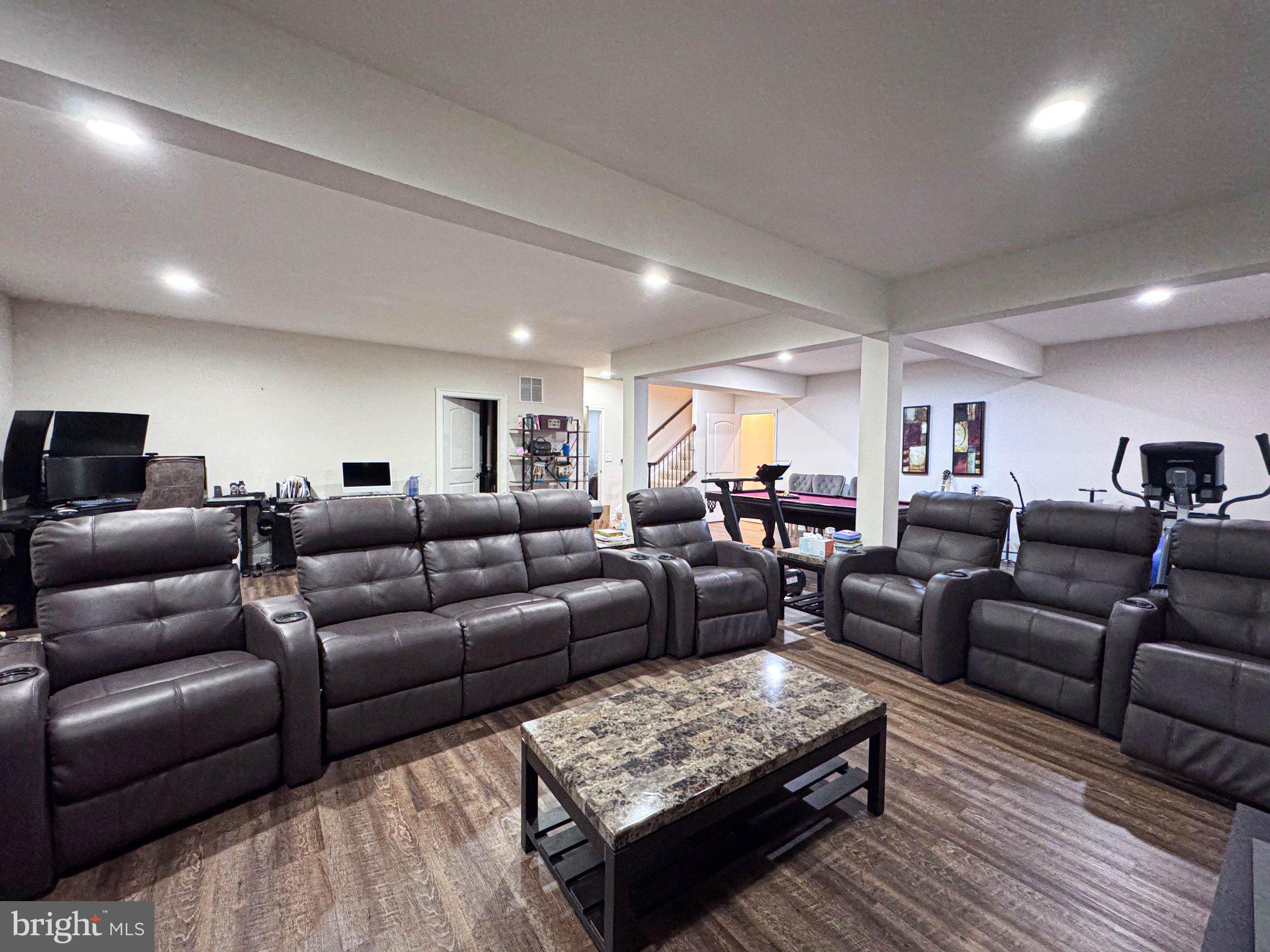 LOUDOUN CROSSING - Residential