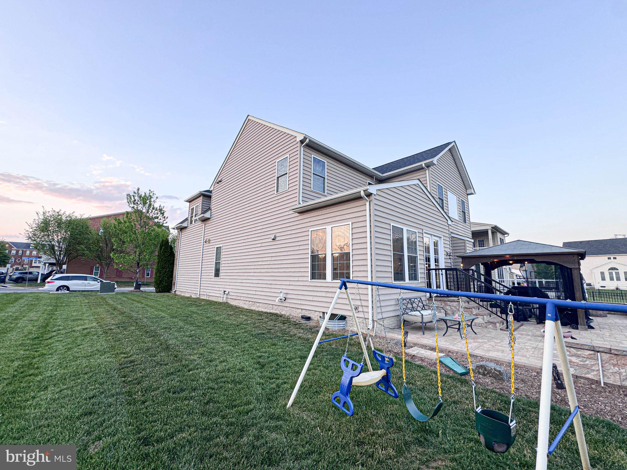 LOUDOUN CROSSING - Residential