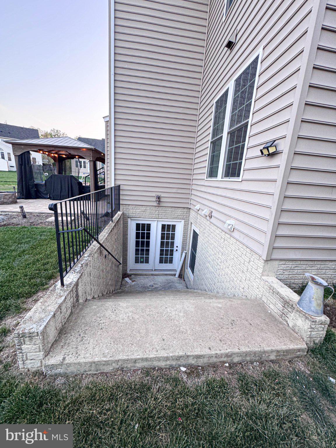 LOUDOUN CROSSING - Residential