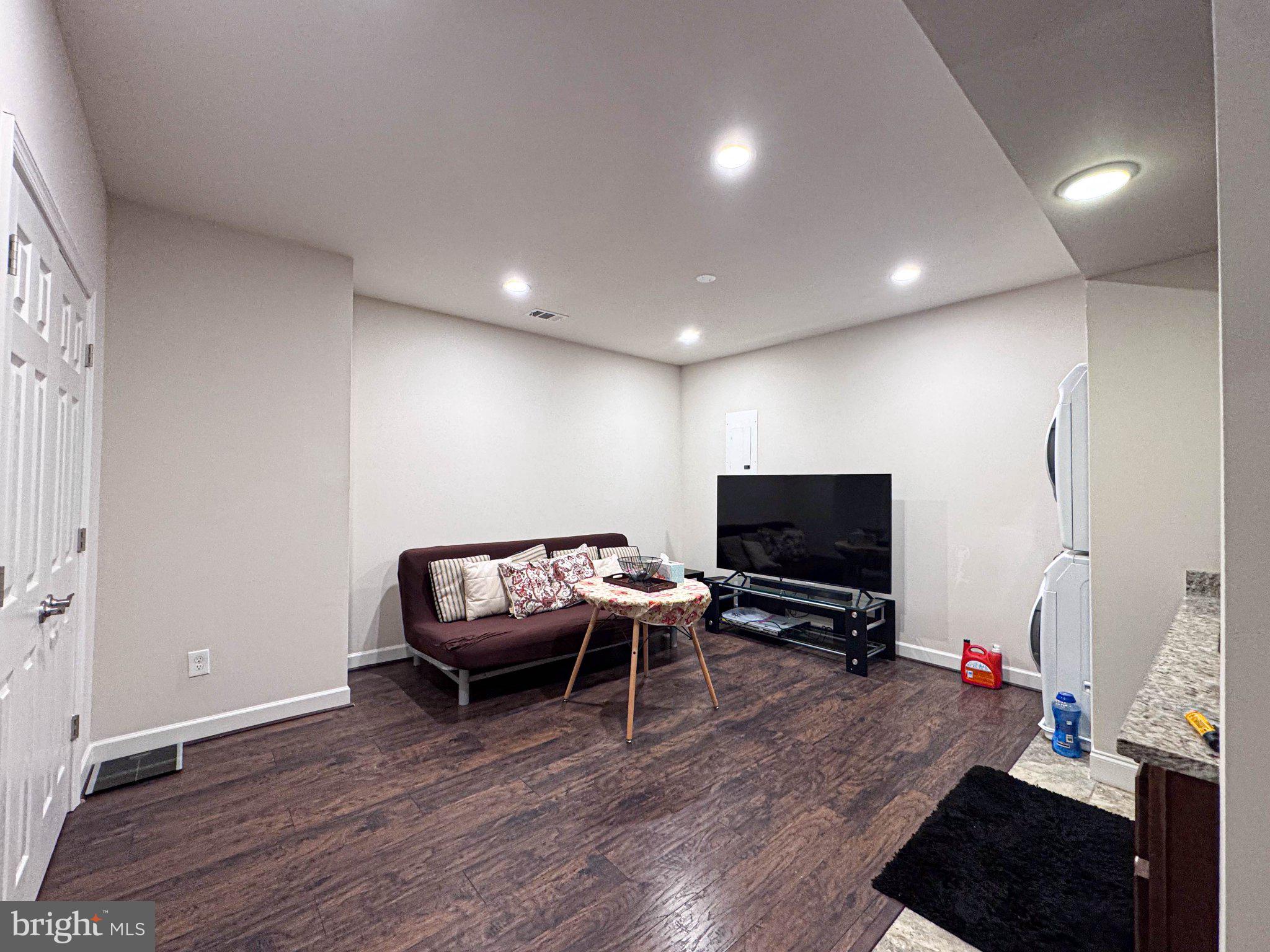 LOUDOUN CROSSING - Residential