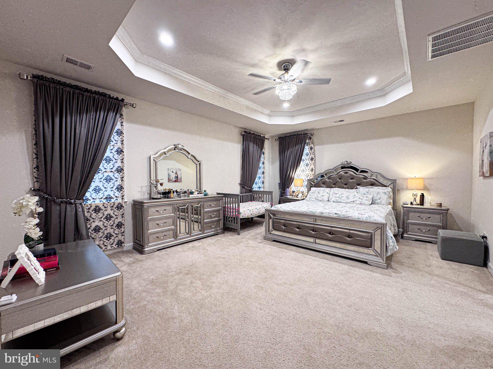 LOUDOUN CROSSING - Residential