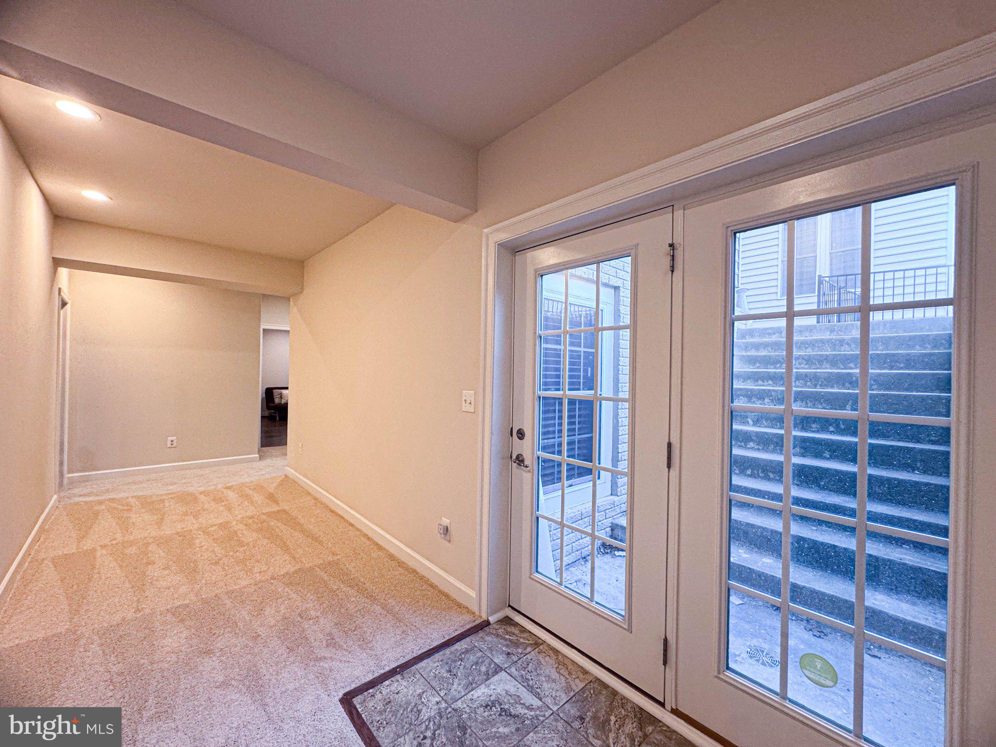 LOUDOUN CROSSING - Residential