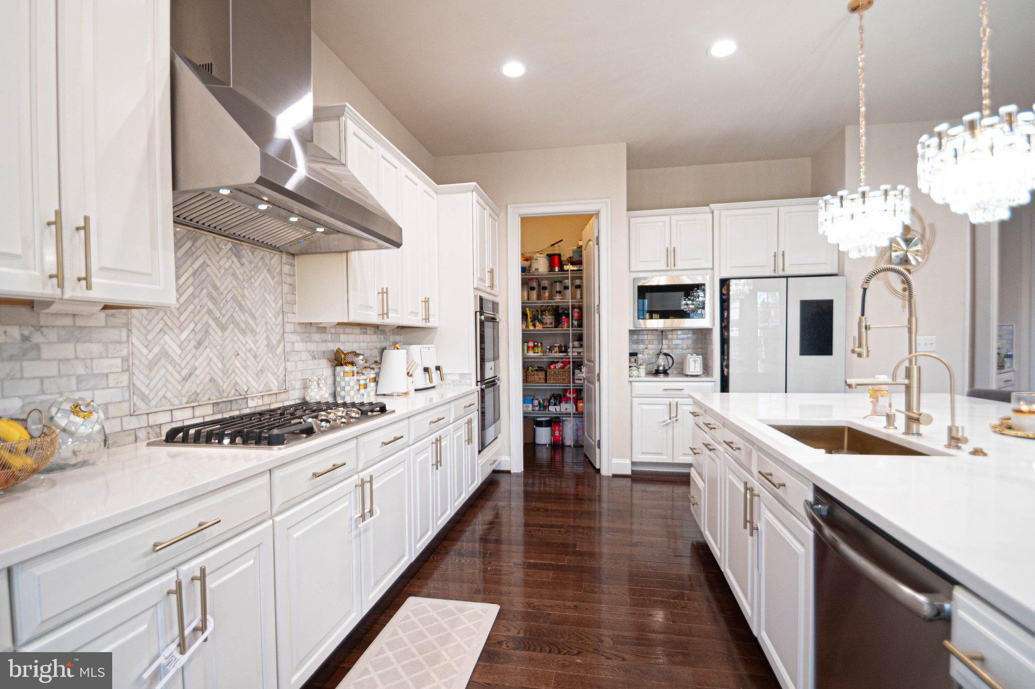 LOUDOUN CROSSING - Residential