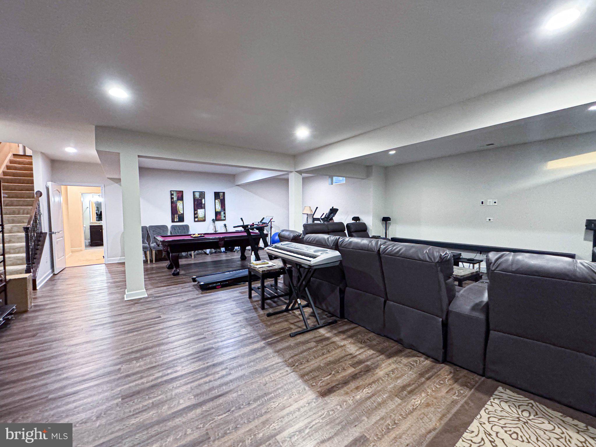LOUDOUN CROSSING - Residential