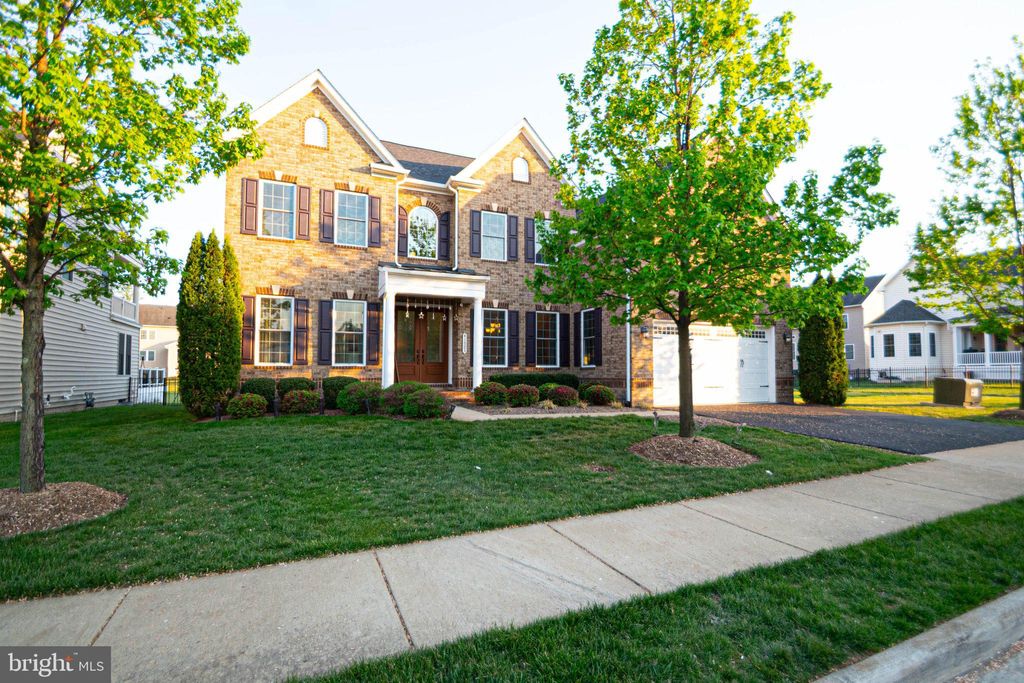 Photo of 41523 Cross Canter Drive, ALDIE, VA 20105 (MLS # VALO2121060)