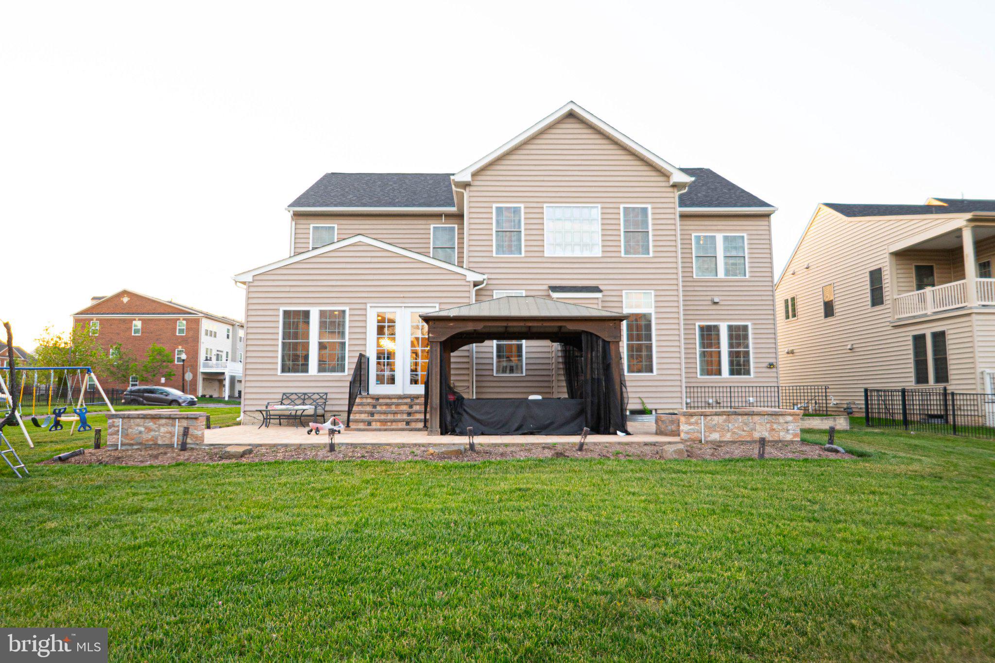 LOUDOUN CROSSING - Residential