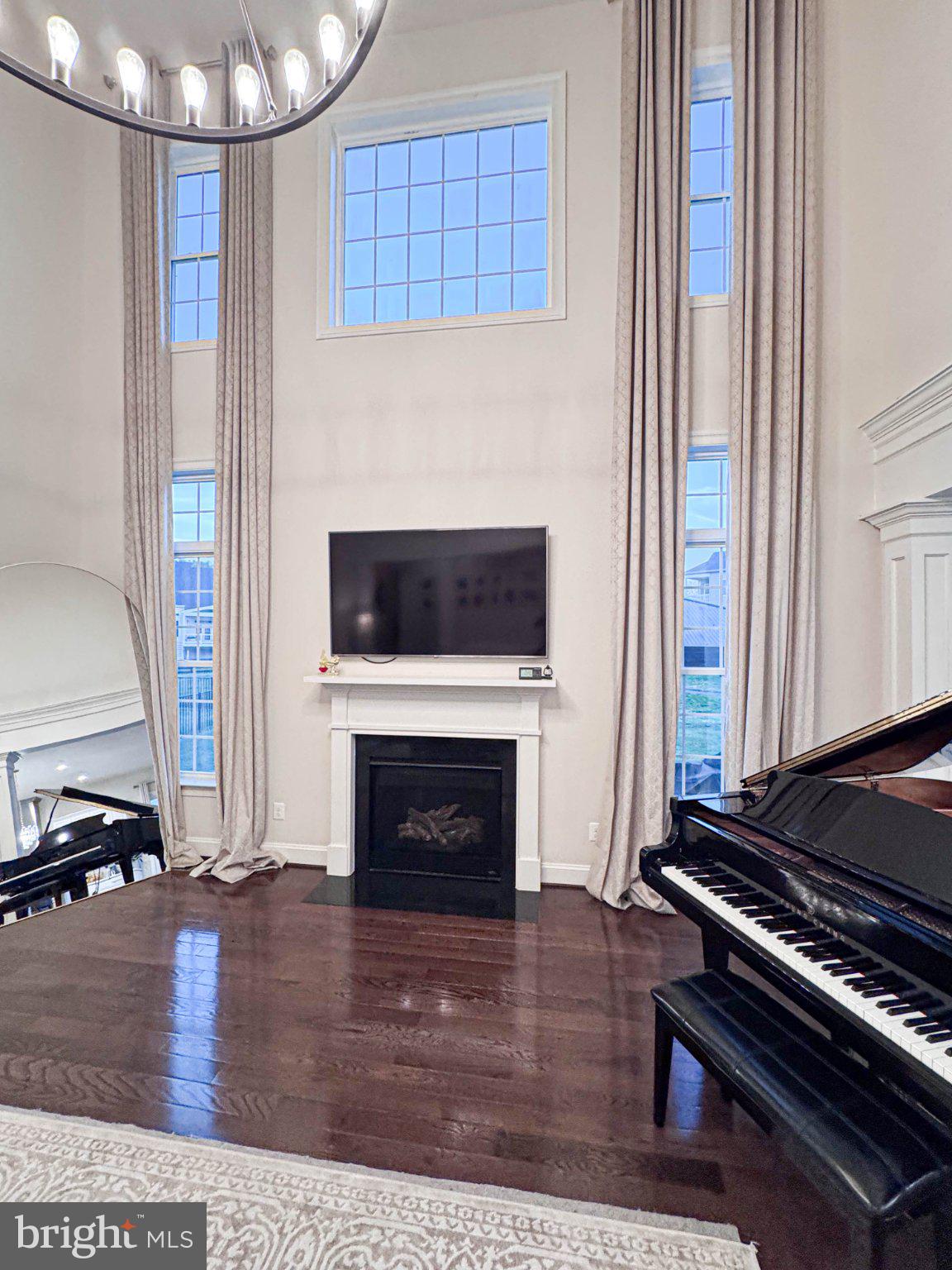 LOUDOUN CROSSING - Residential