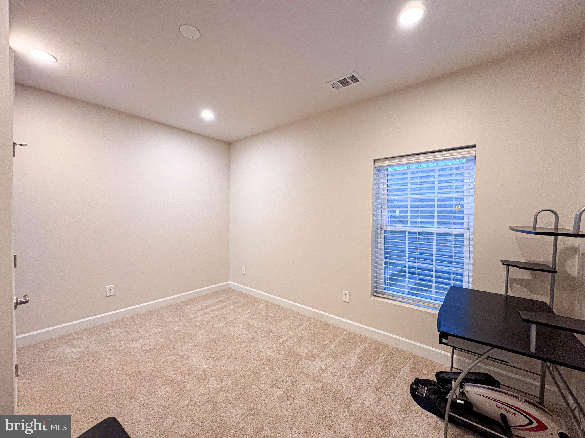 LOUDOUN CROSSING - Residential