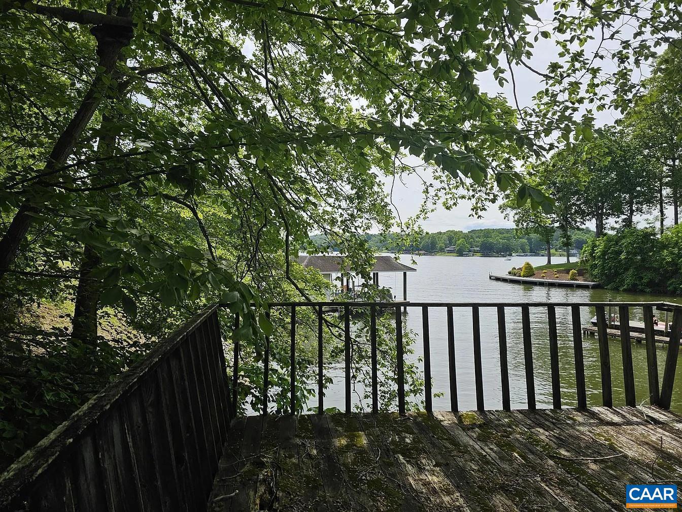 SMITH MOUNTAIN LAKE - Residential