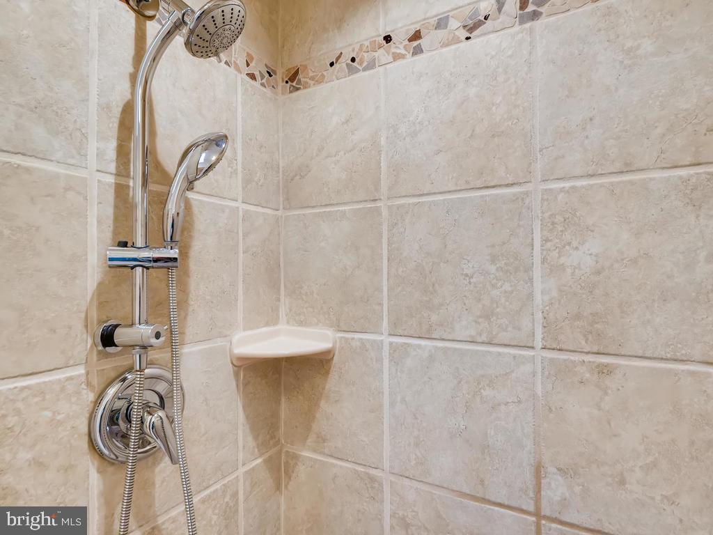 ANNEN WOODS - Residential