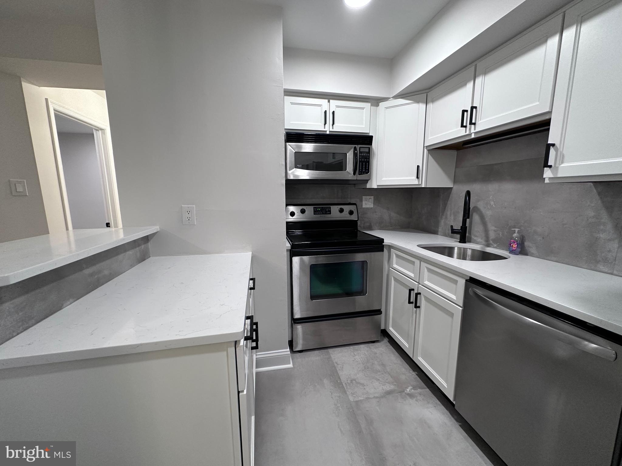 VILLAGE SHIRES - Residential Lease