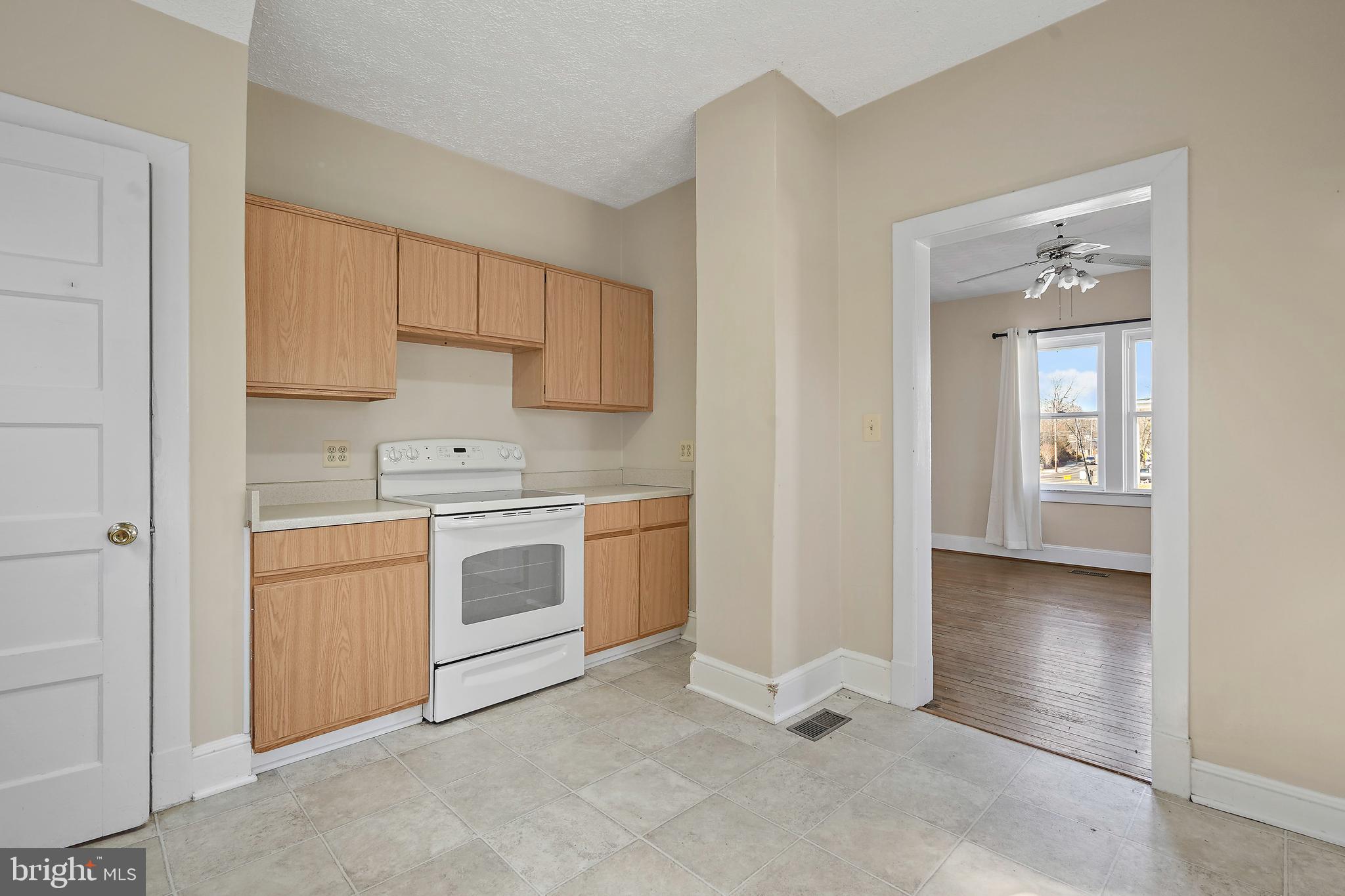 41 E COLONIAL HIGHWAY