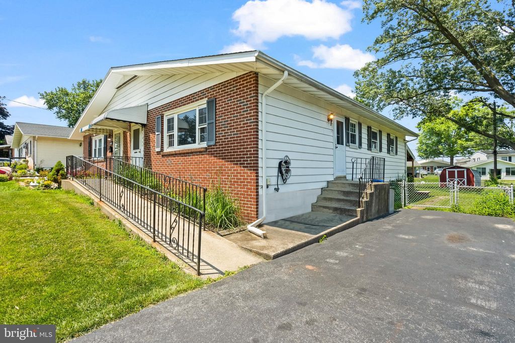 Photo of 514 Golden Street, LITITZ, PA 17543 (MLS # PALA2072708)