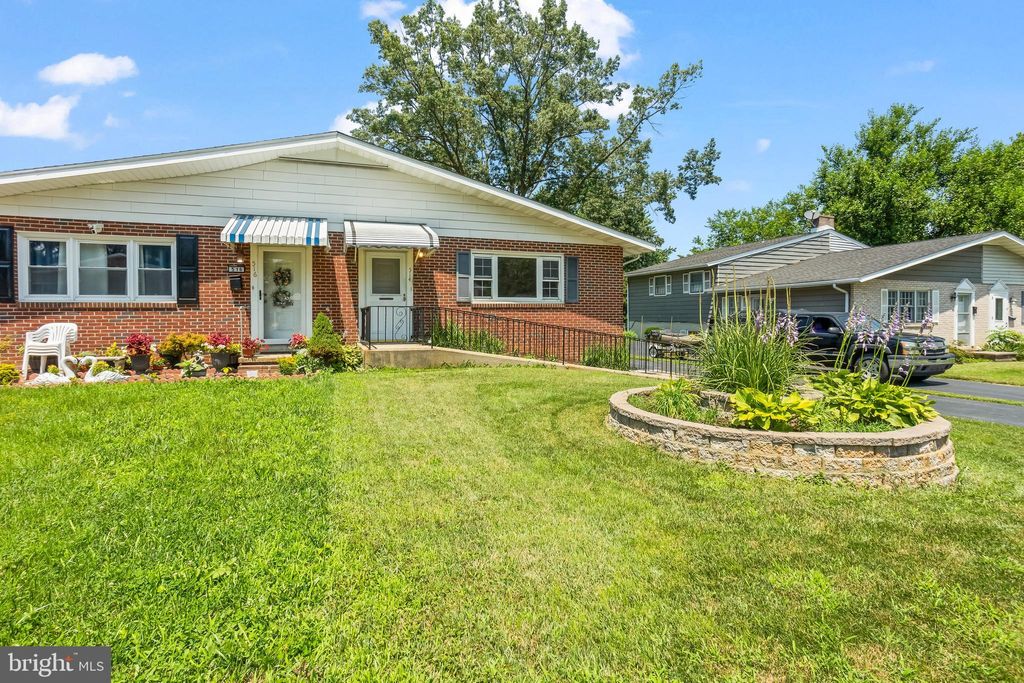 Photo of 514 Golden Street, LITITZ, PA 17543 (MLS # PALA2072708)