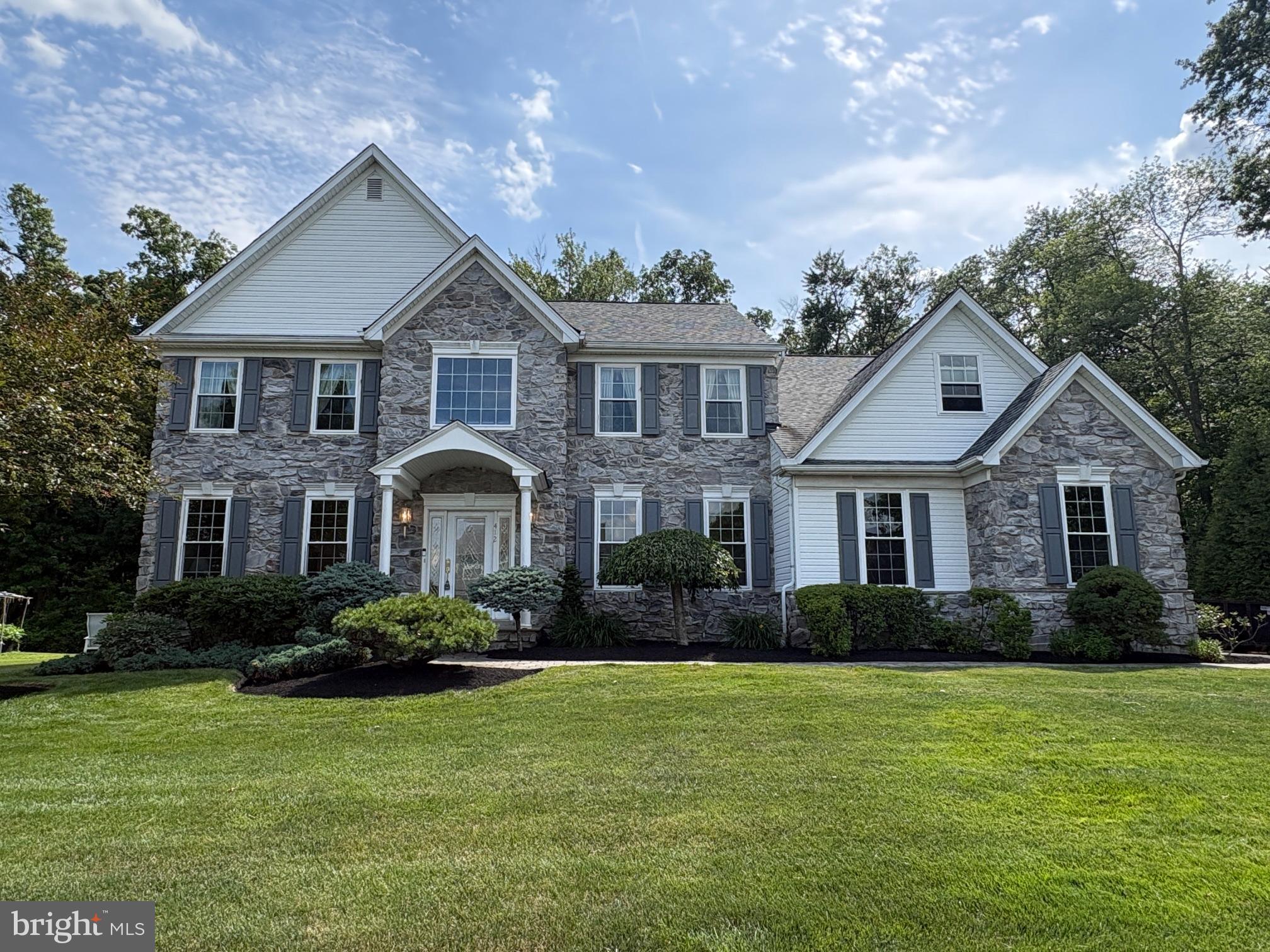 412 PARKVIEW CIRCLE