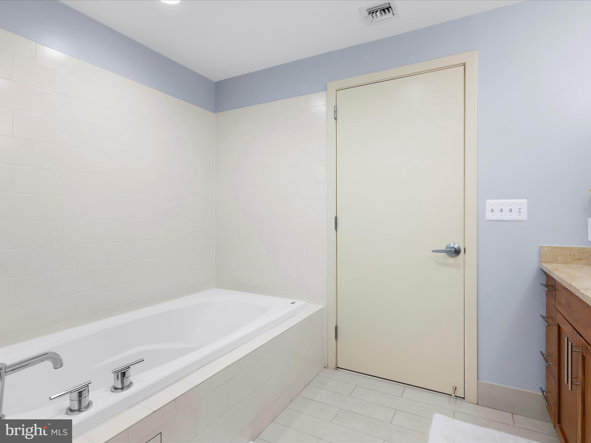 LOCUST POINT - Residential Lease