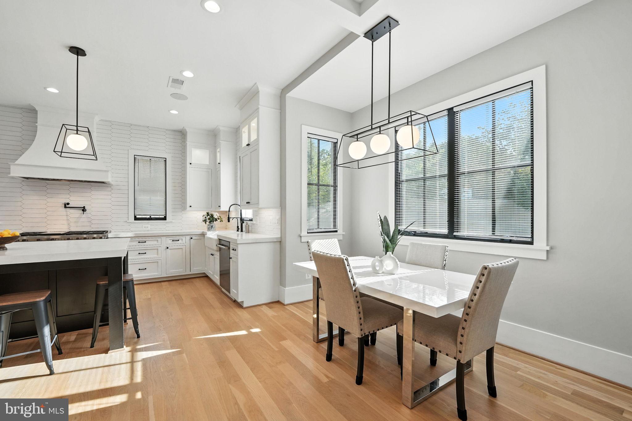 BROYHILL GLEN GARY PARK - Residential