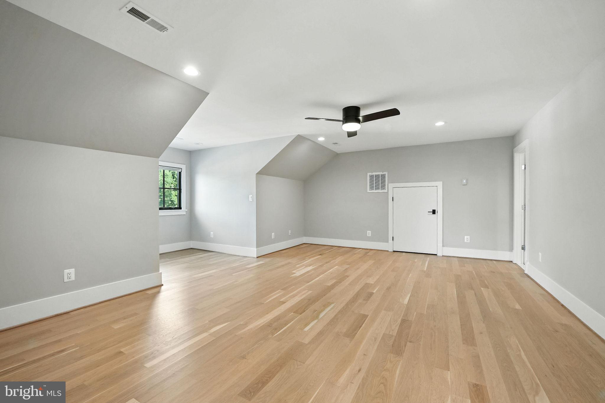 BROYHILL GLEN GARY PARK - Residential