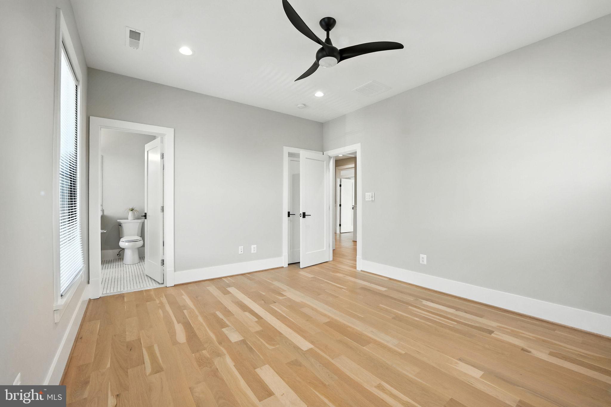 BROYHILL GLEN GARY PARK - Residential