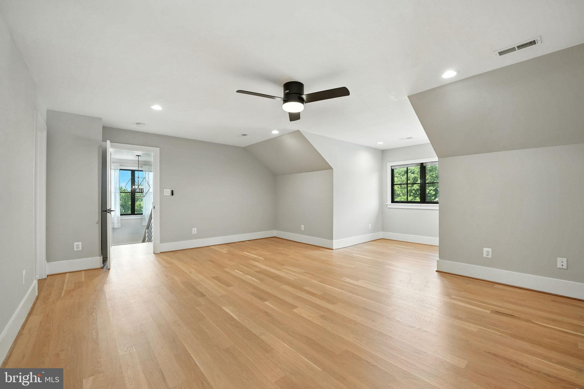 BROYHILL GLEN GARY PARK - Residential