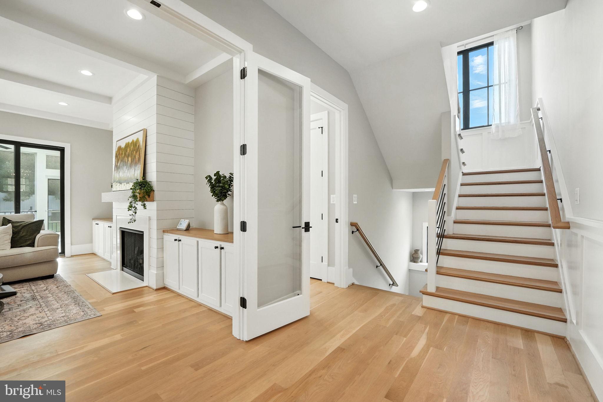 BROYHILL GLEN GARY PARK - Residential