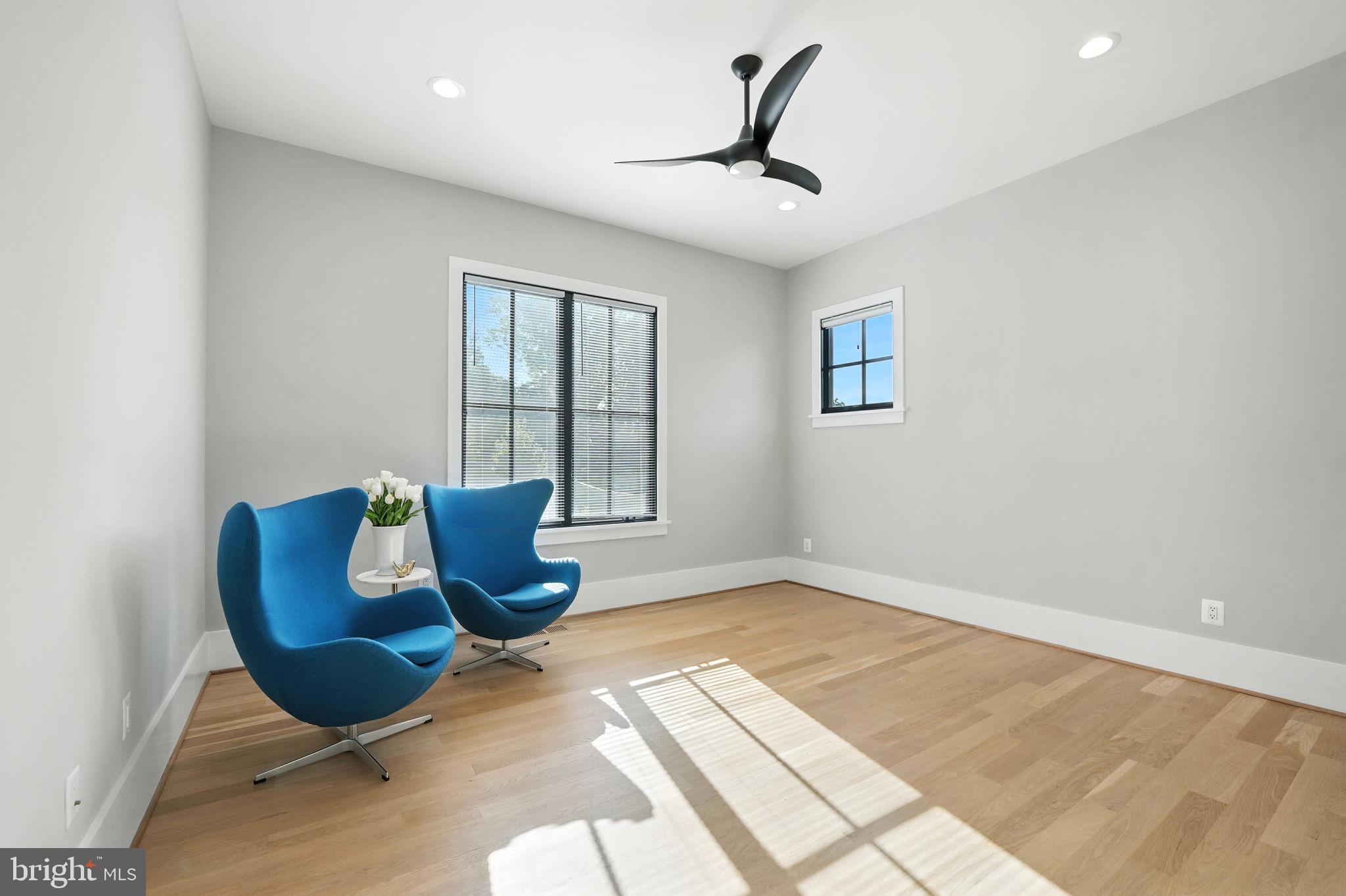 BROYHILL GLEN GARY PARK - Residential