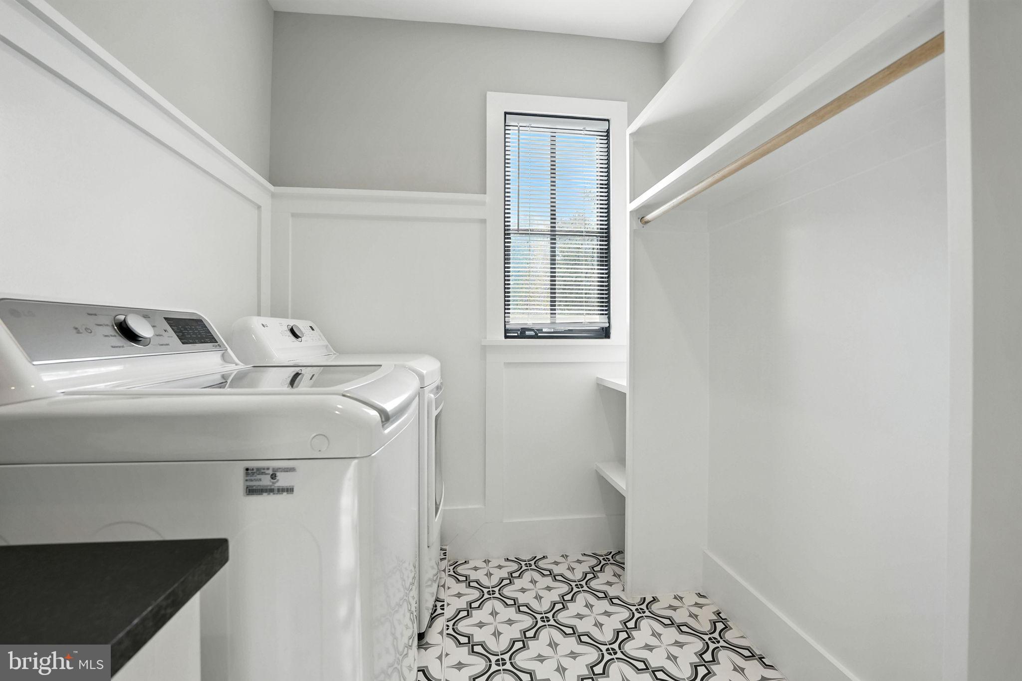 BROYHILL GLEN GARY PARK - Residential