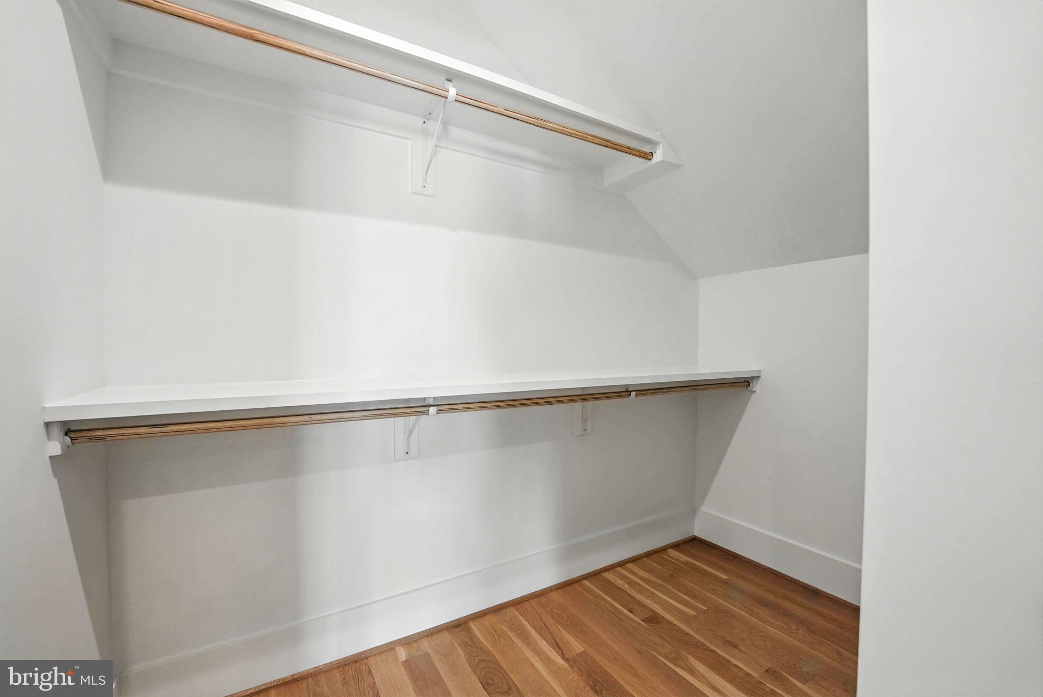 BROYHILL GLEN GARY PARK - Residential