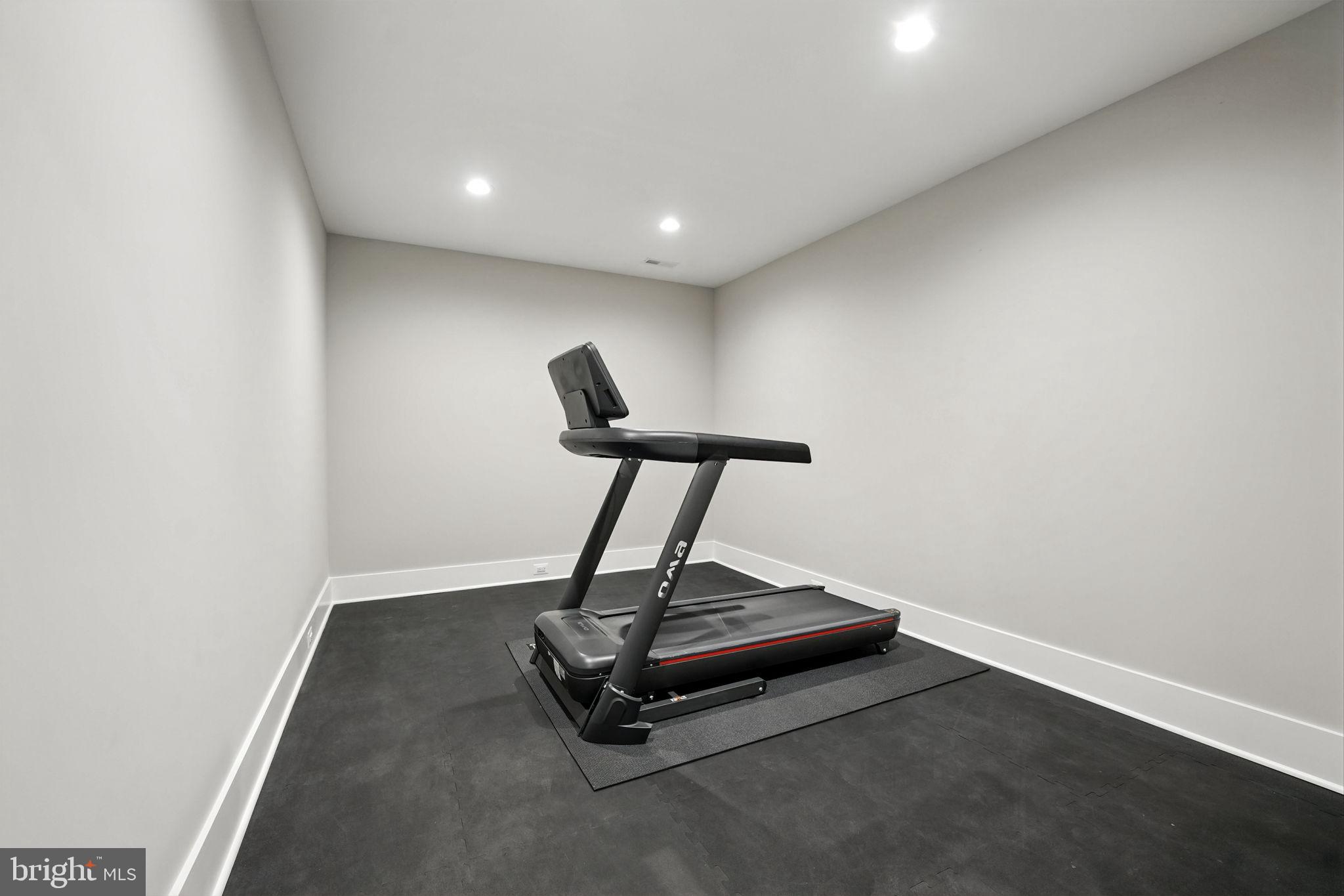 BROYHILL GLEN GARY PARK - Residential