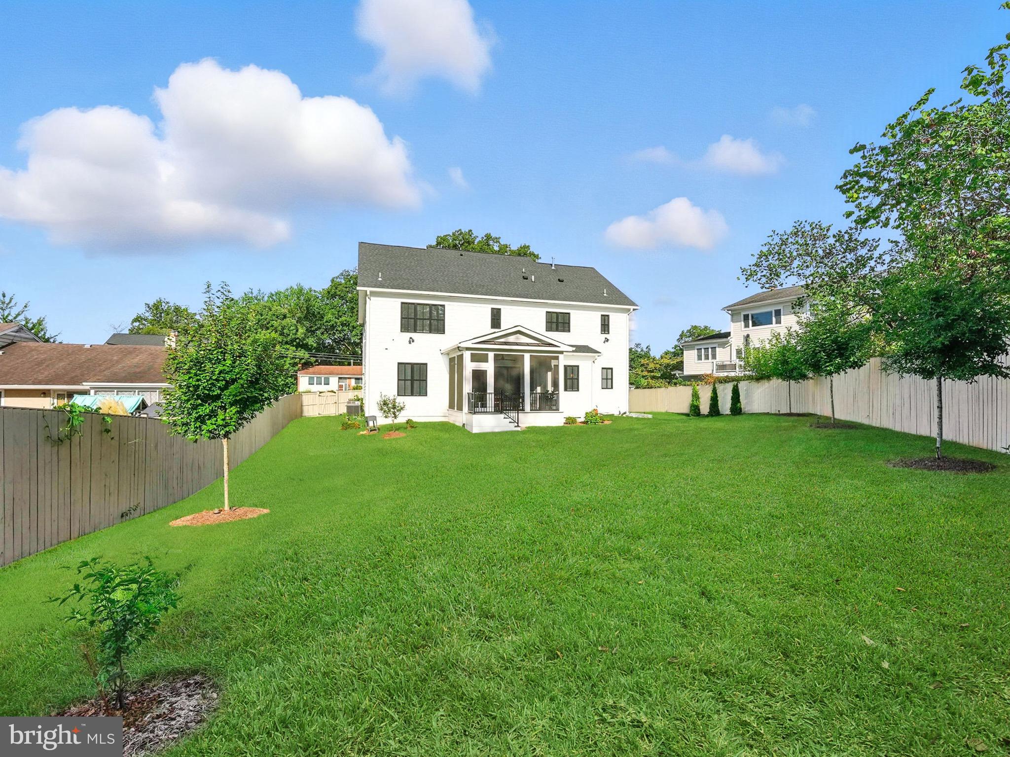 BROYHILL GLEN GARY PARK - Residential