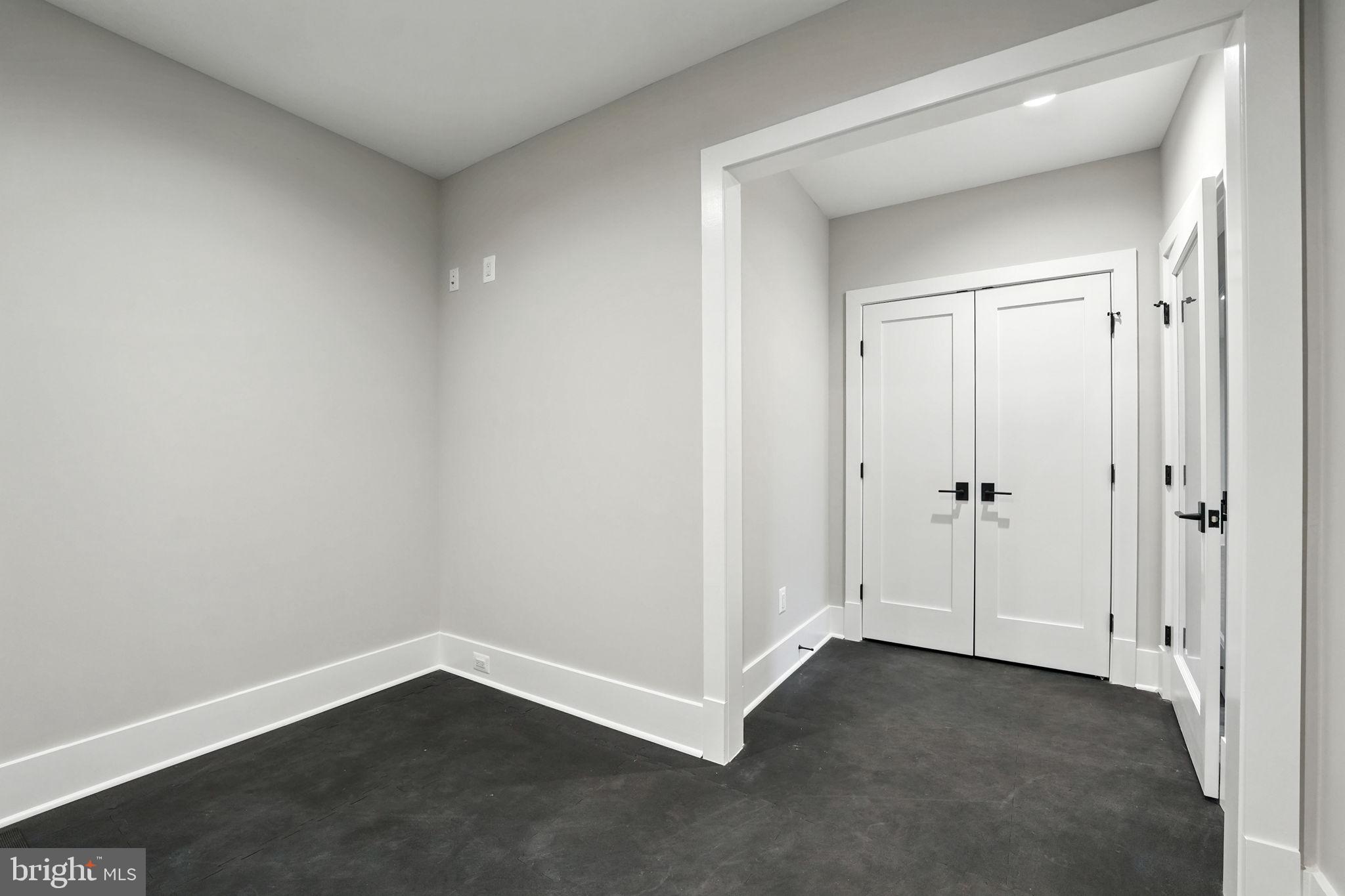 BROYHILL GLEN GARY PARK - Residential