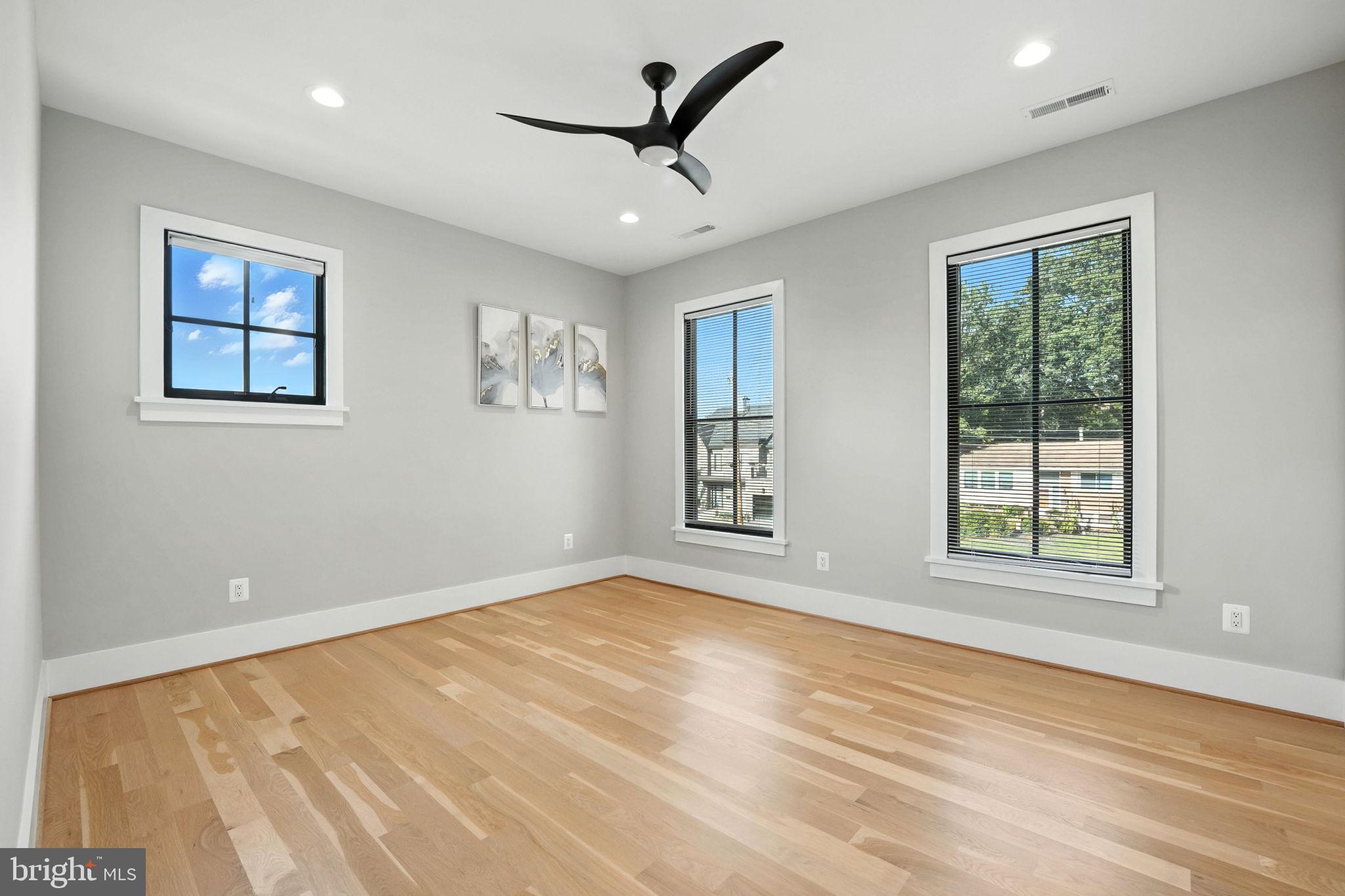 BROYHILL GLEN GARY PARK - Residential