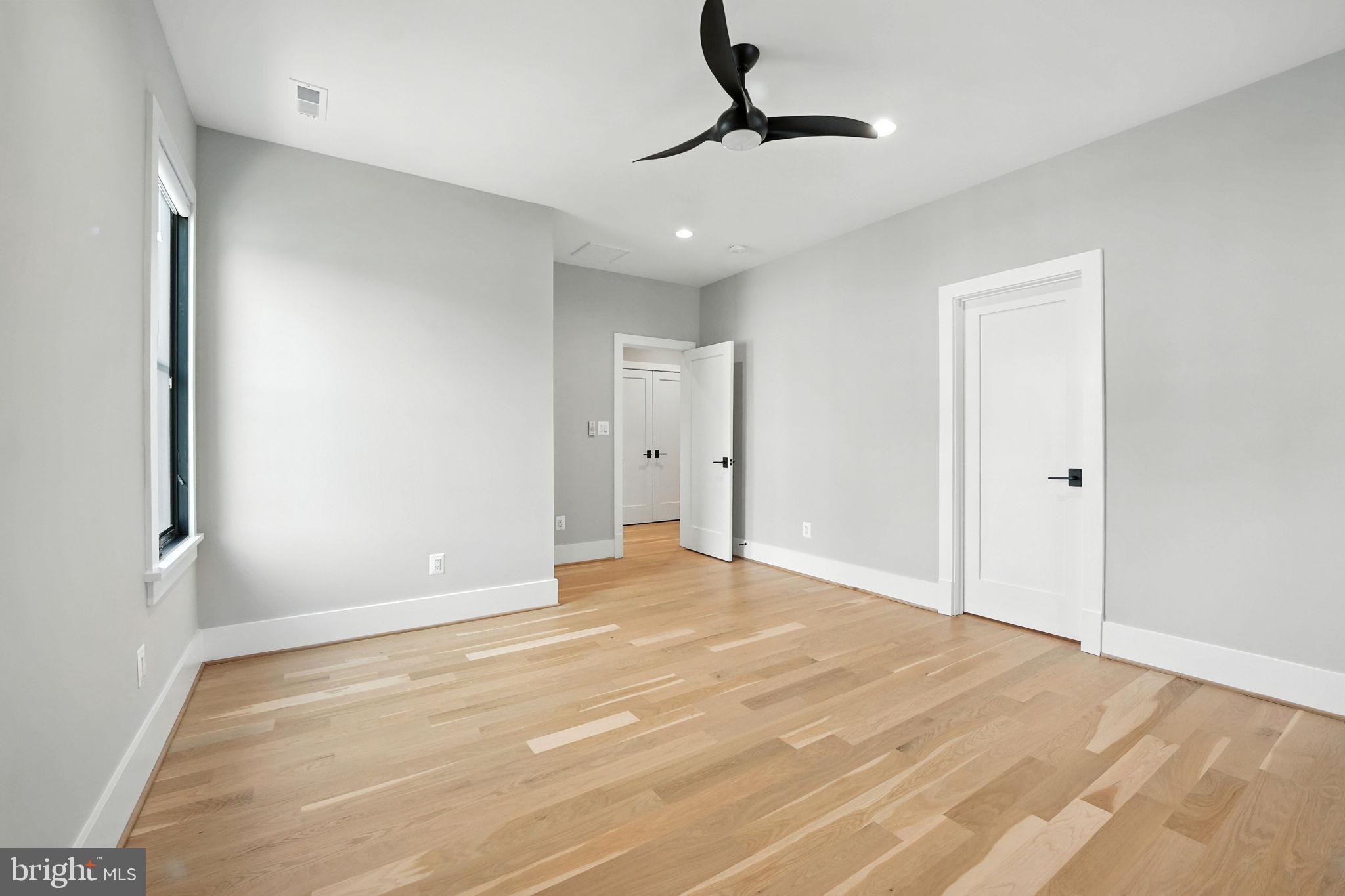 BROYHILL GLEN GARY PARK - Residential