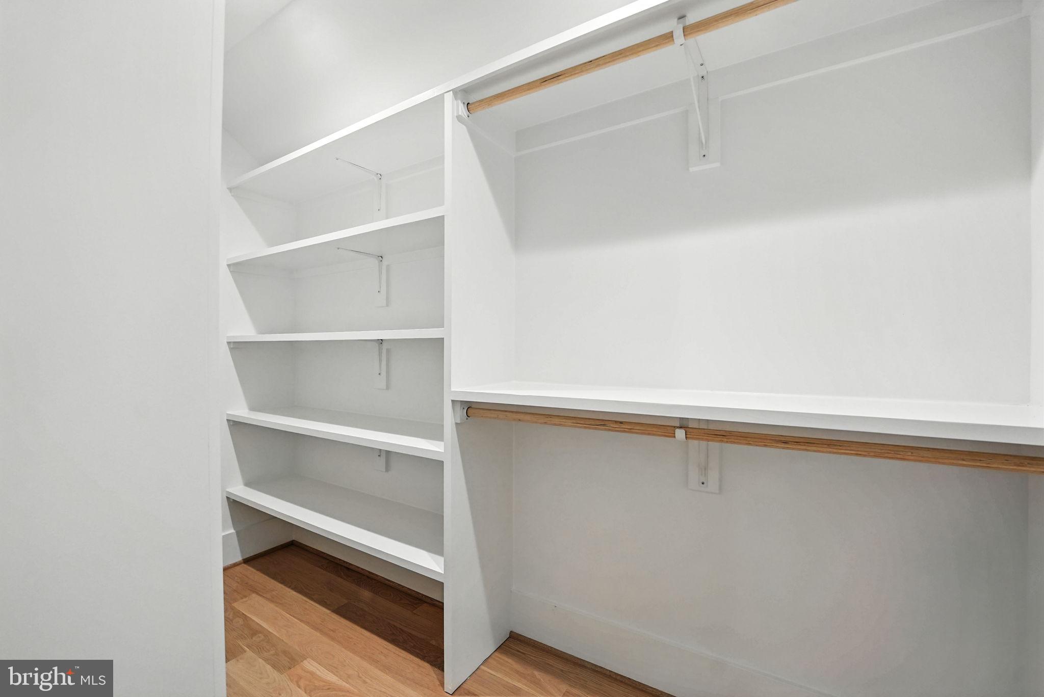 BROYHILL GLEN GARY PARK - Residential