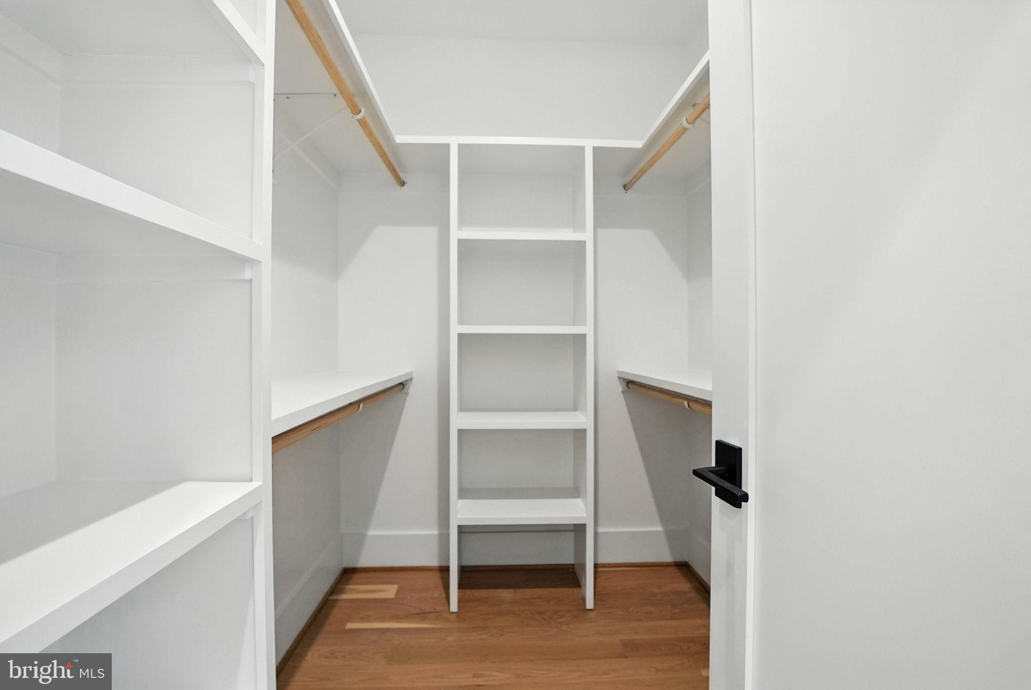 BROYHILL GLEN GARY PARK - Residential