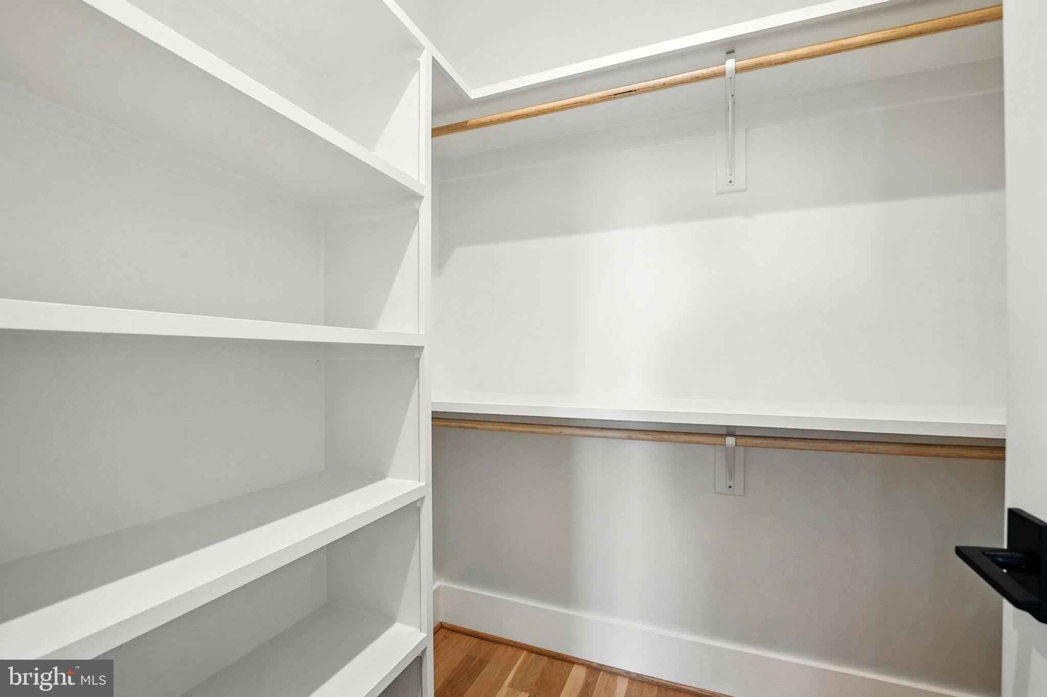 BROYHILL GLEN GARY PARK - Residential